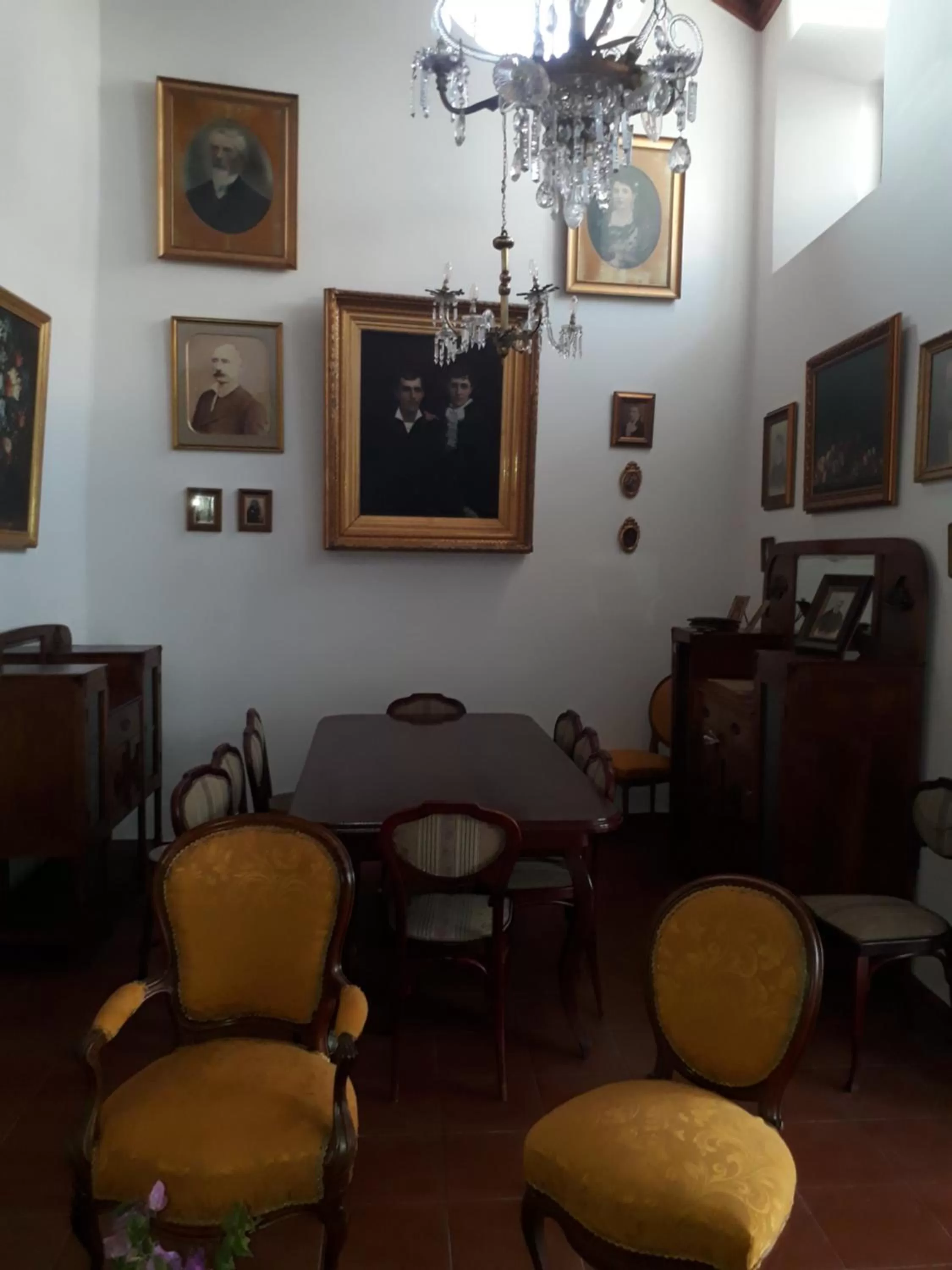 Living room in El Jardin De Su Merced B&B