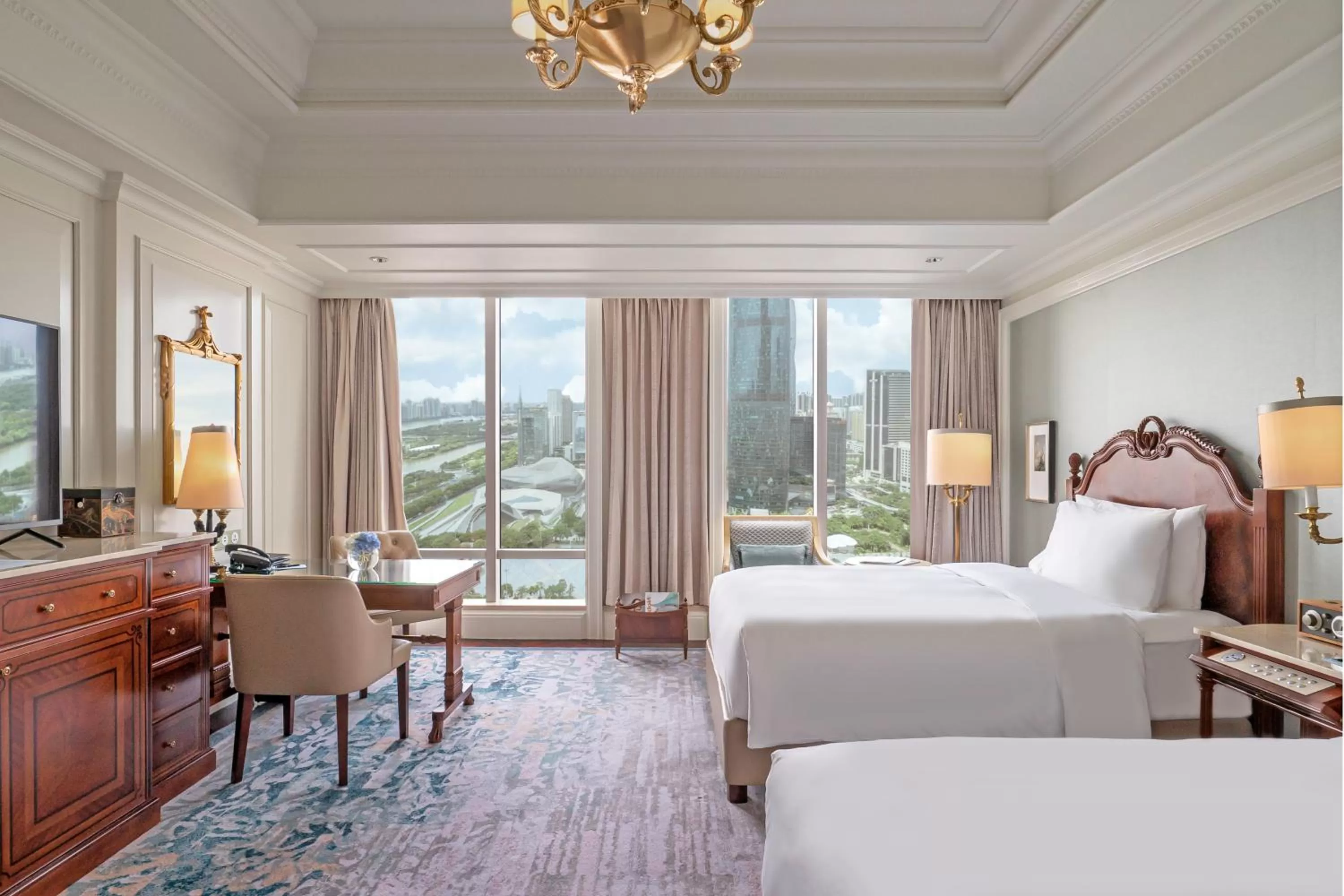 Photo of the whole room, Bed in The Ritz-Carlton, Guangzhou