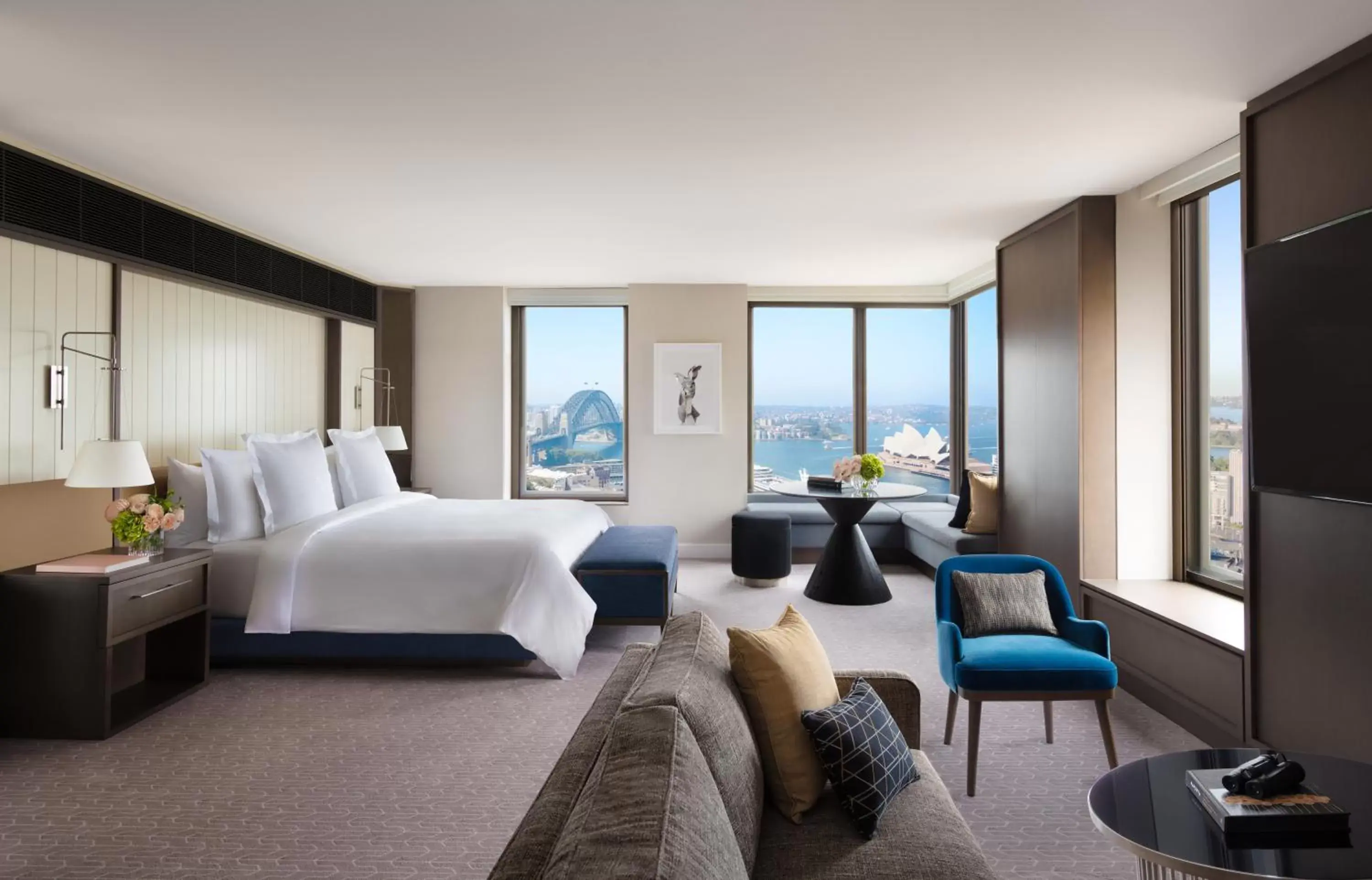 Photo of the whole room in Four Seasons Hotel Sydney