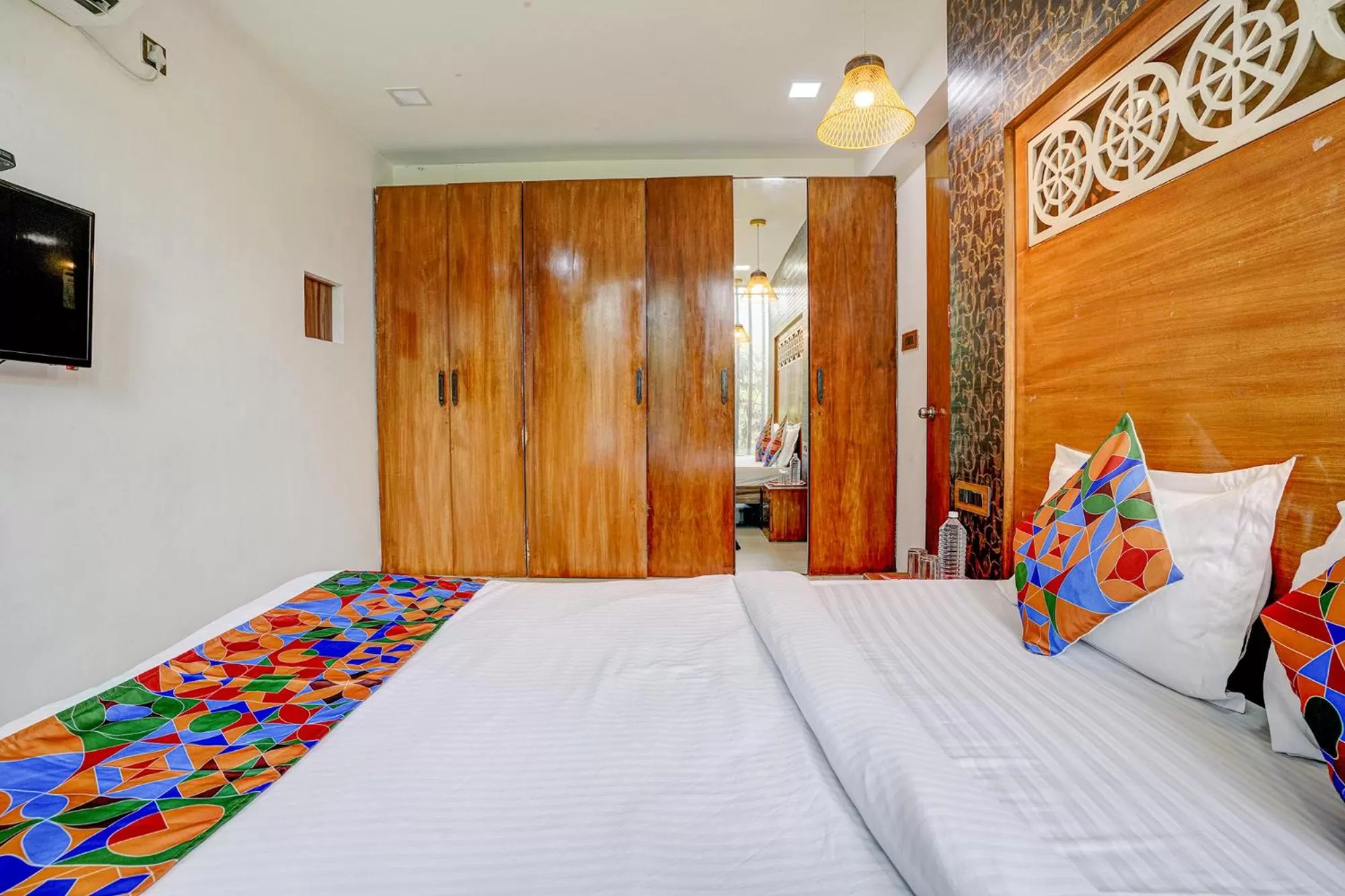 Bed in FabHotel Vardhan House