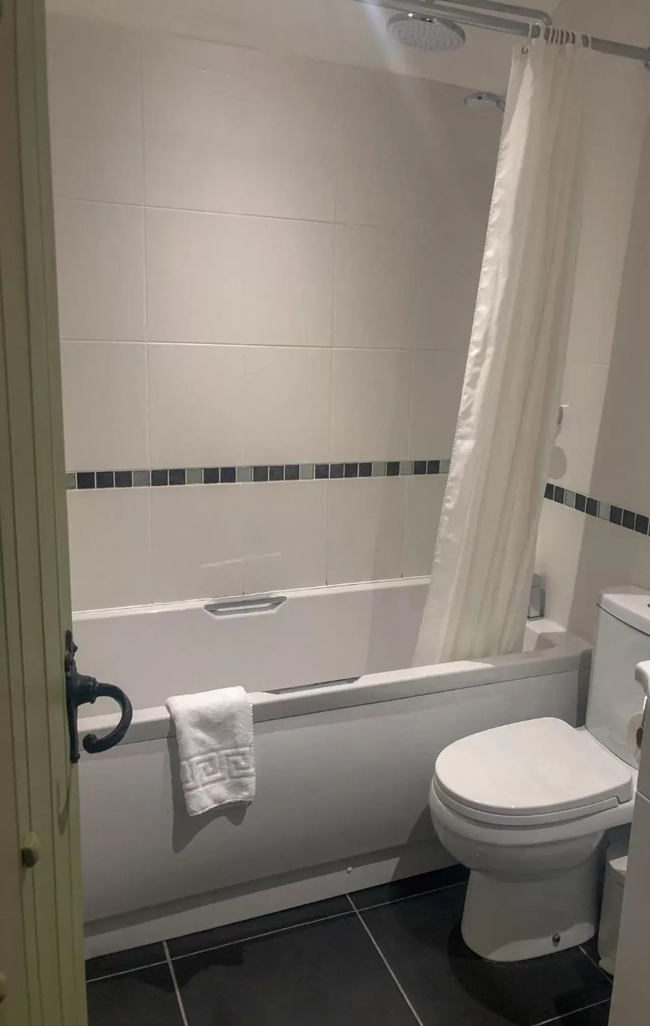 Bathroom in The Hoops Inn & Country Hotel