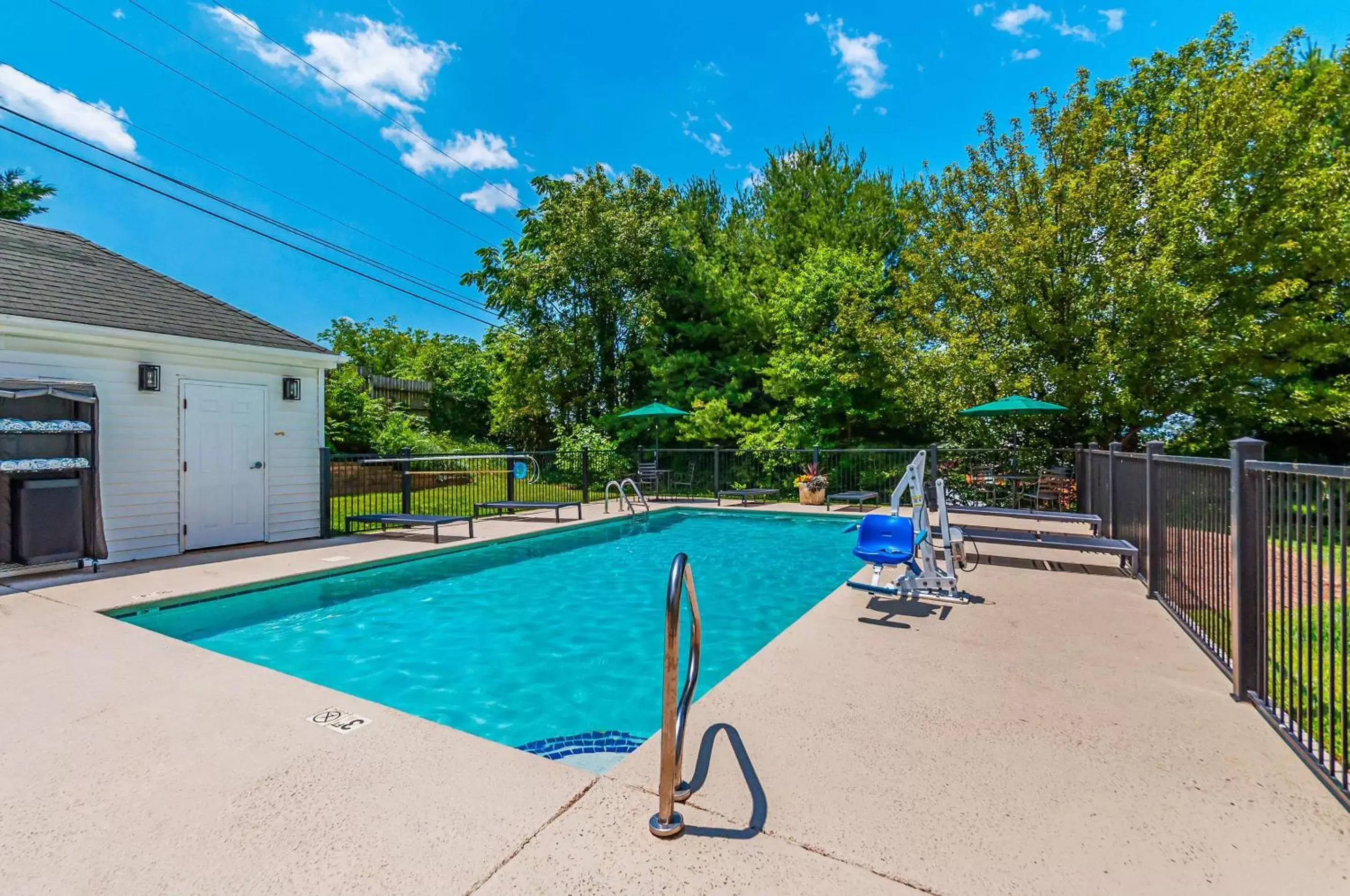 On site, Swimming Pool in Quality Inn Harrisonburg I-81