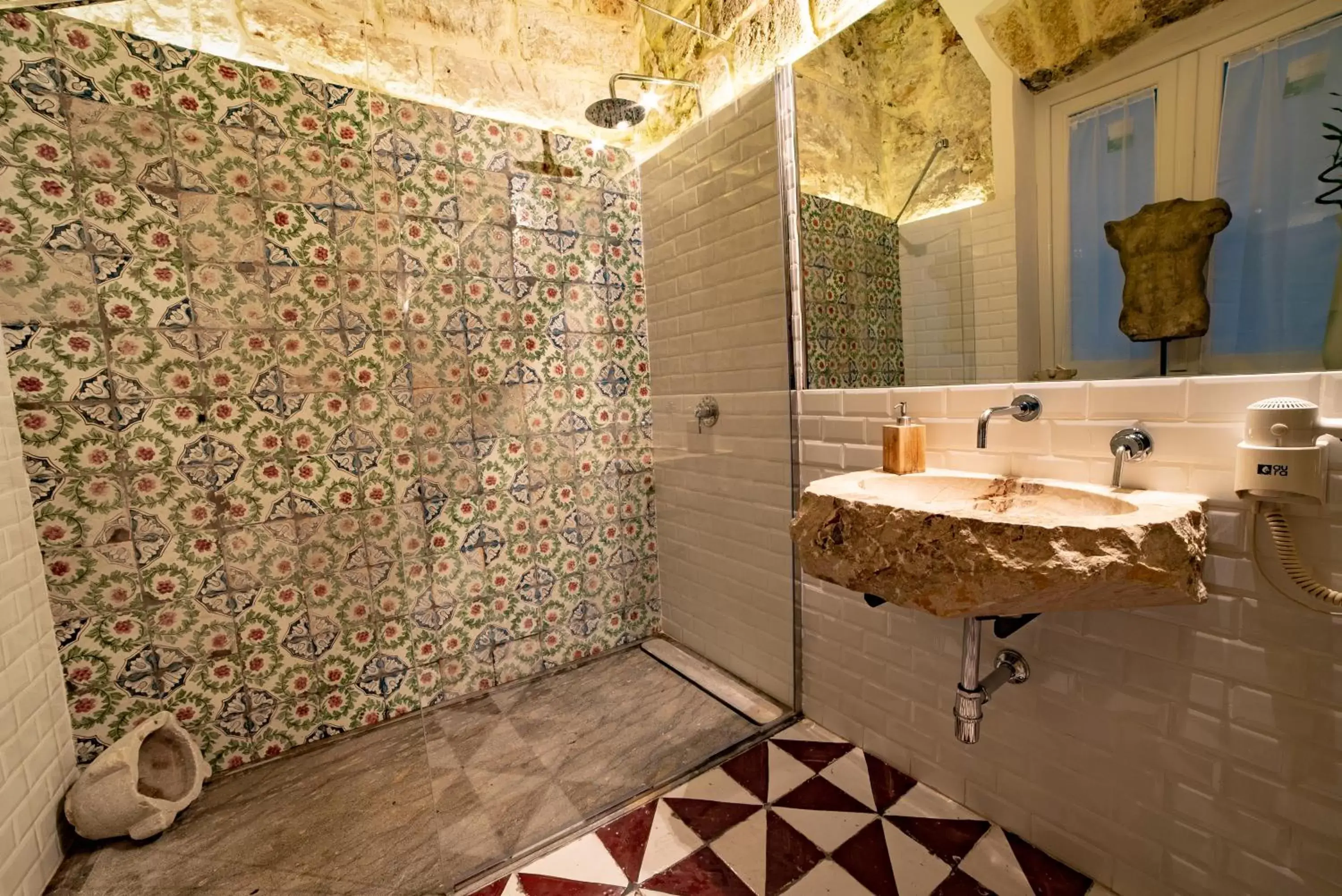 Bathroom in Porta di Castro Boutique Hotel