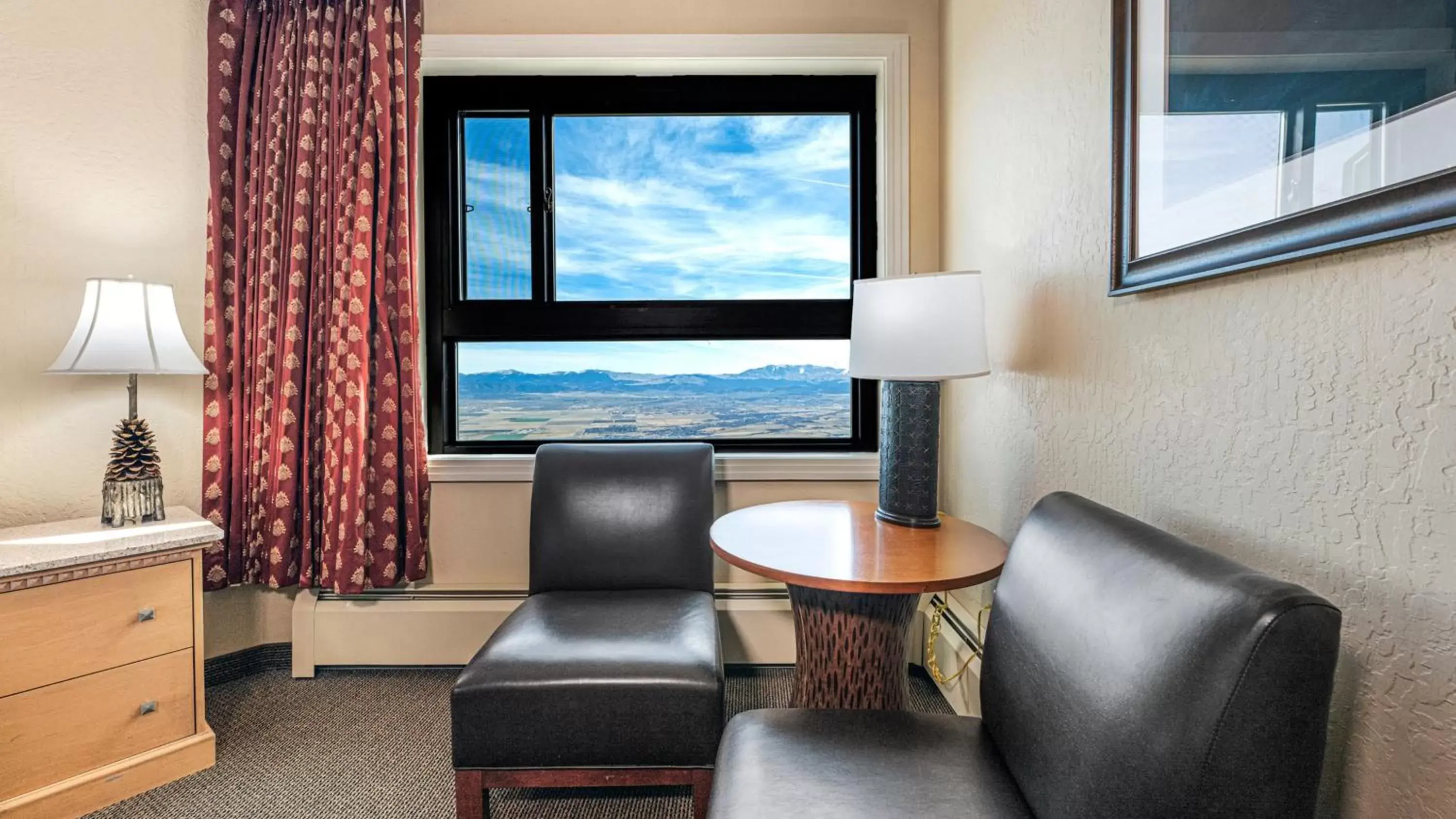 Photo of the whole room, Seating Area in Holiday Inn Club Vacations - Tahoe Ridge Resort, an IHG Hotel
