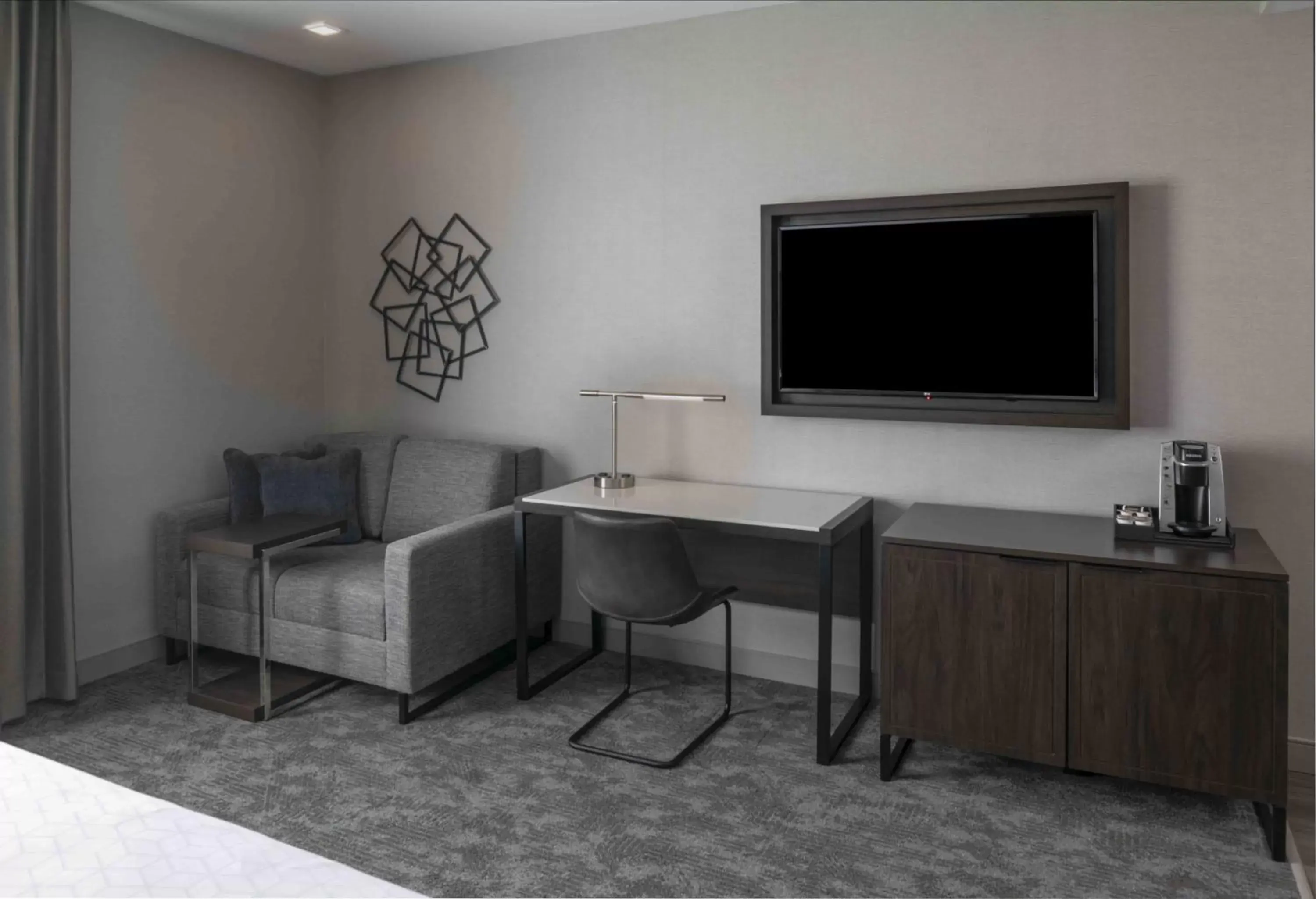 Living room, TV/Entertainment Center in Holiday Inn Express - Boston Logan Airport - Revere, an IHG Hotel