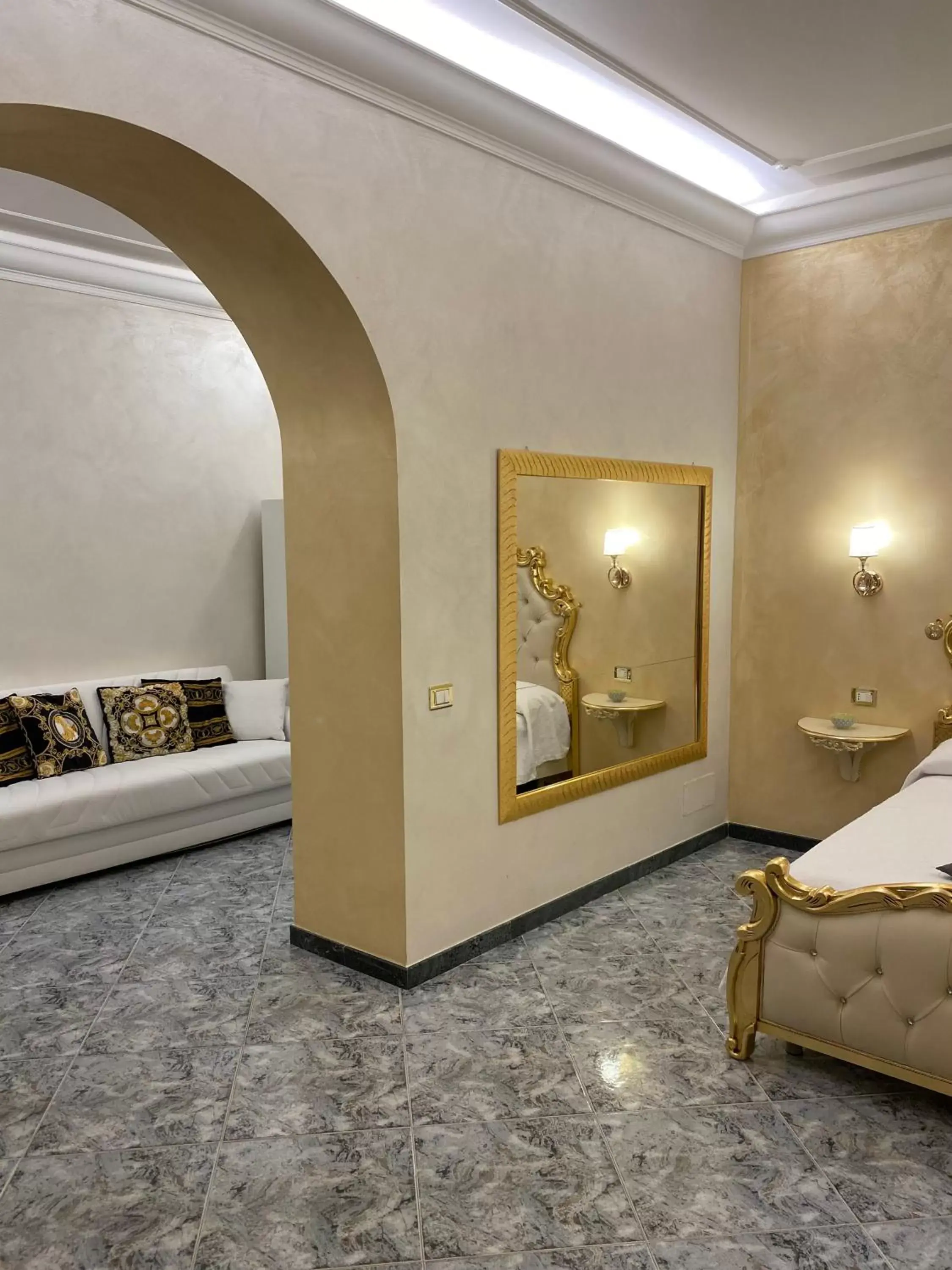 Photo of the whole room in Suite Incentro Salerno