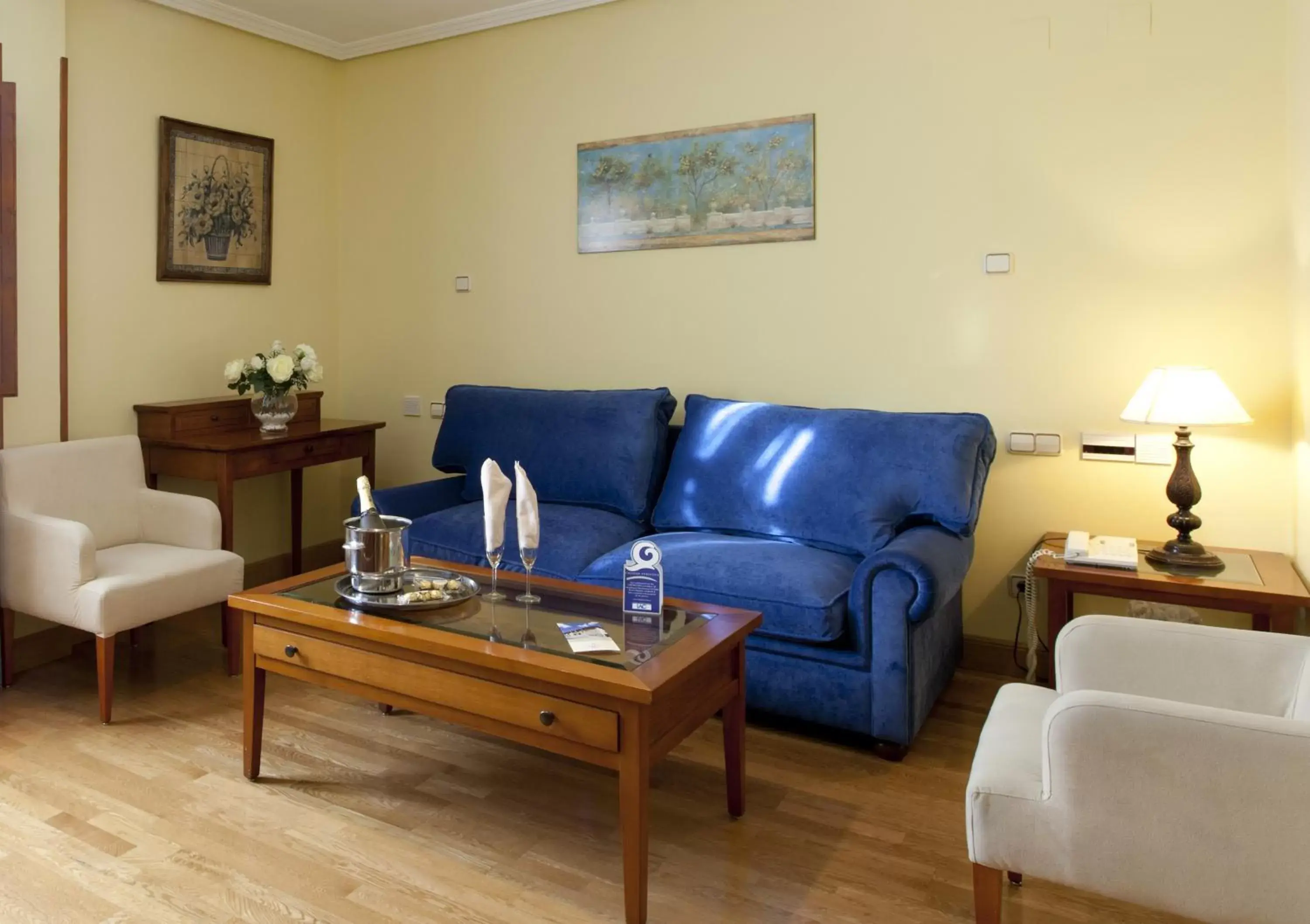 Photo of the whole room, Seating Area in Hotel Casona de la Reyna