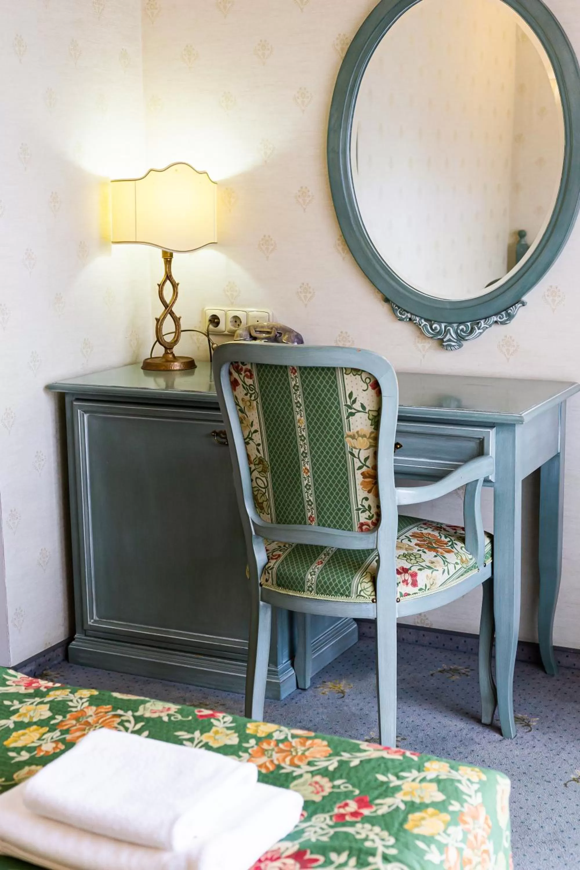 Decorative detail, Bed in Edelweiss