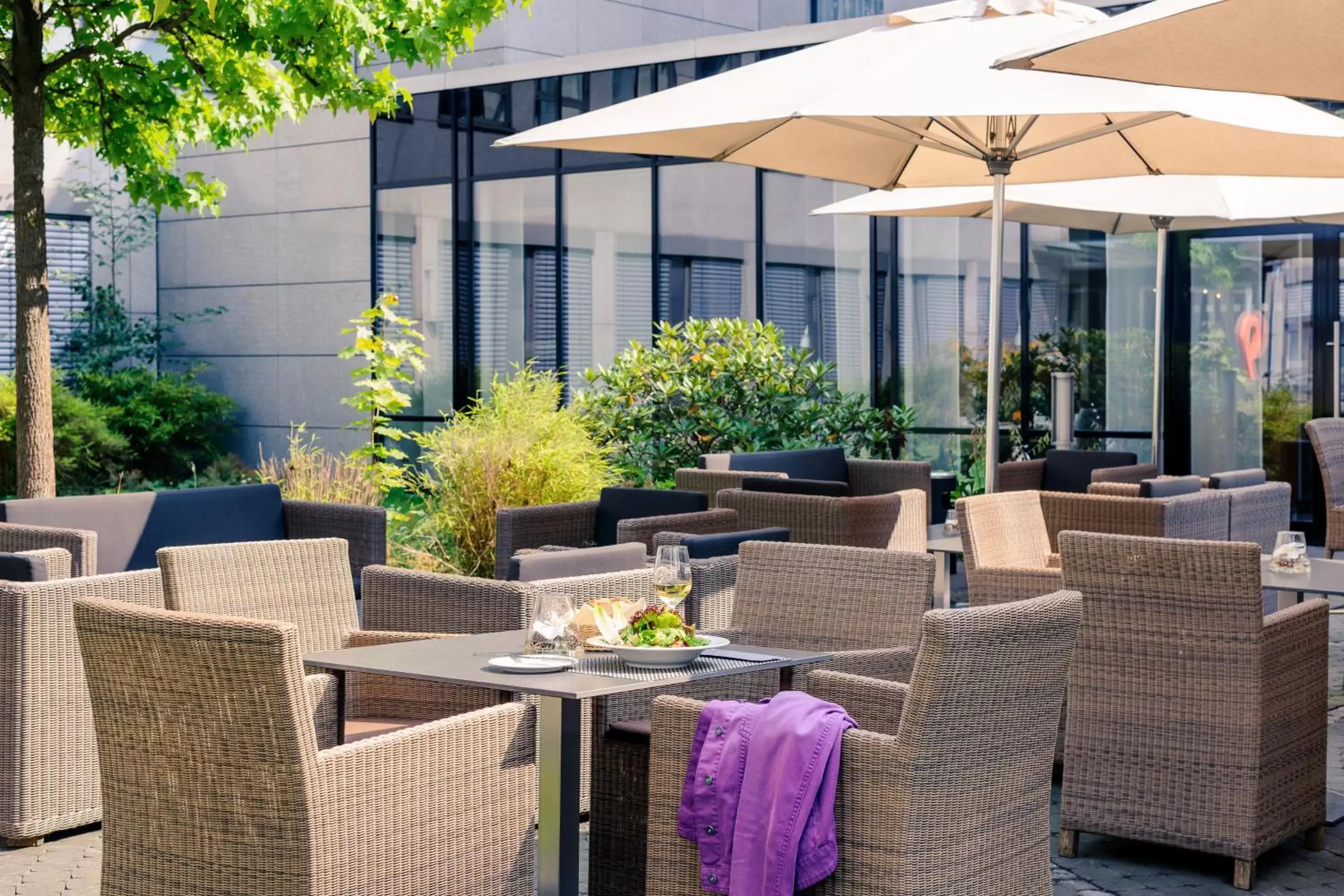 Patio in Mercure Hotel Düsseldorf City Nord