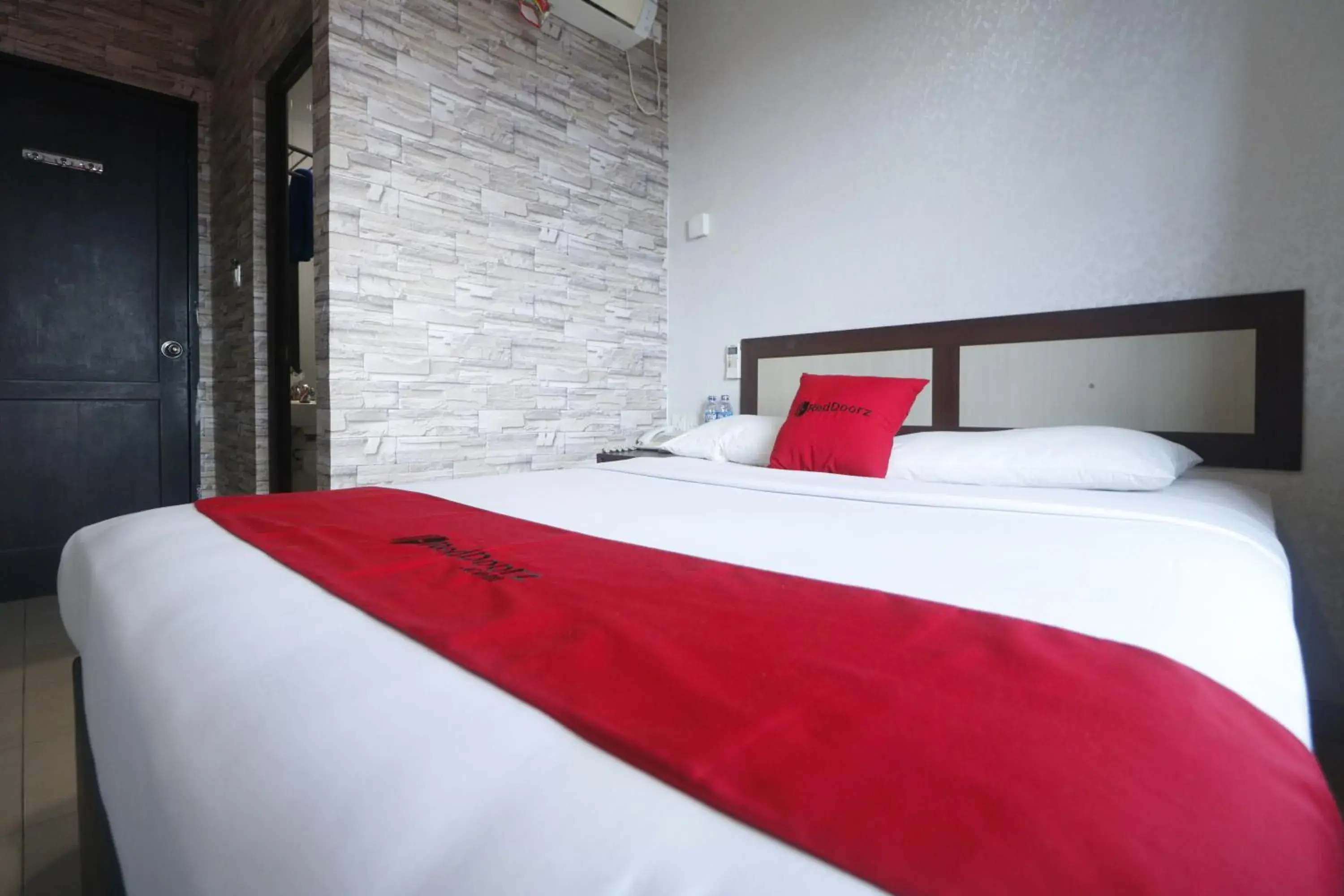Double Room in RedDoorz @ Batu Aji Batam Double Room in RedDoorz @ Batu Aji Batam
