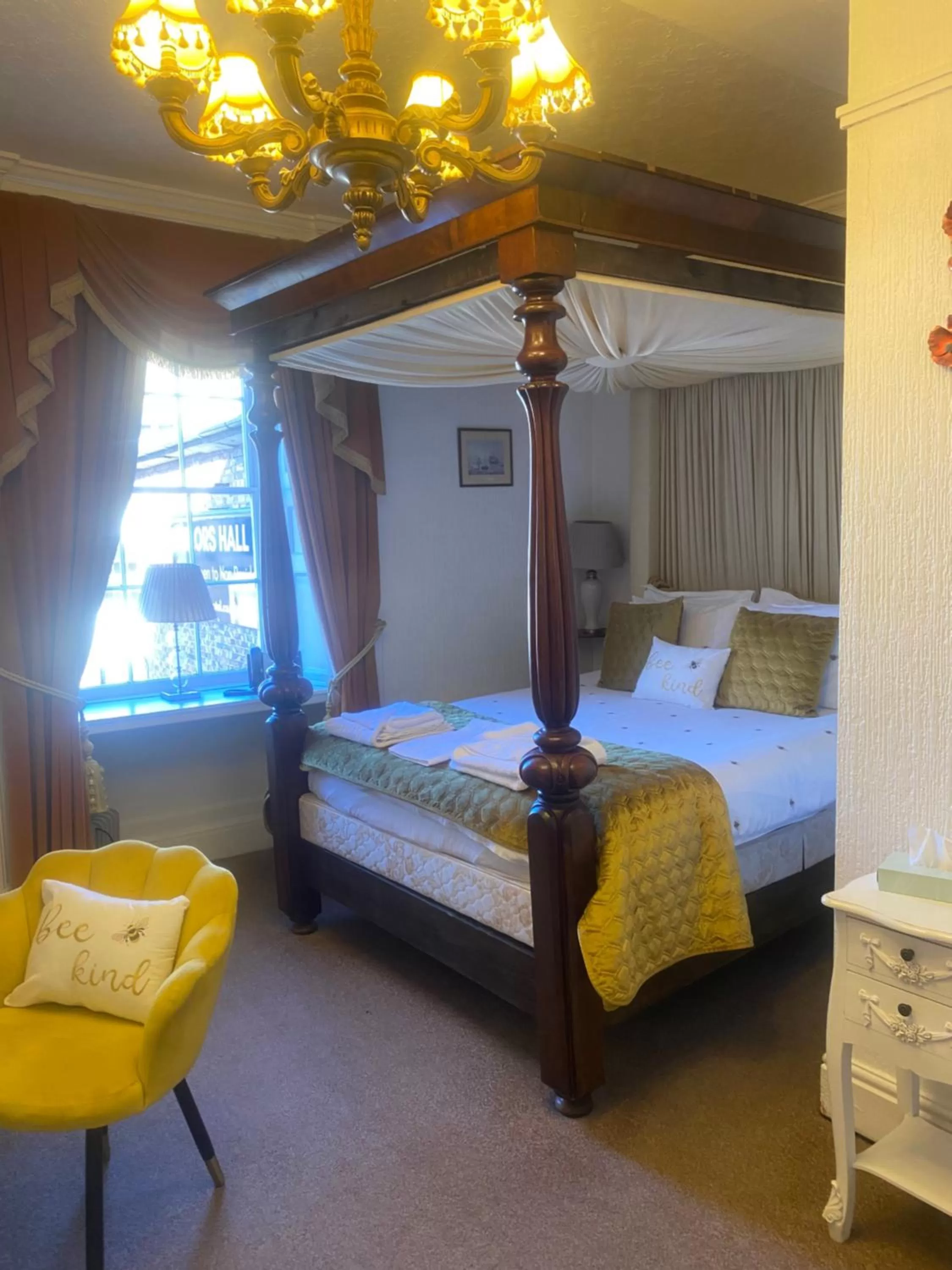 Bed in Parlors Hall Hotel