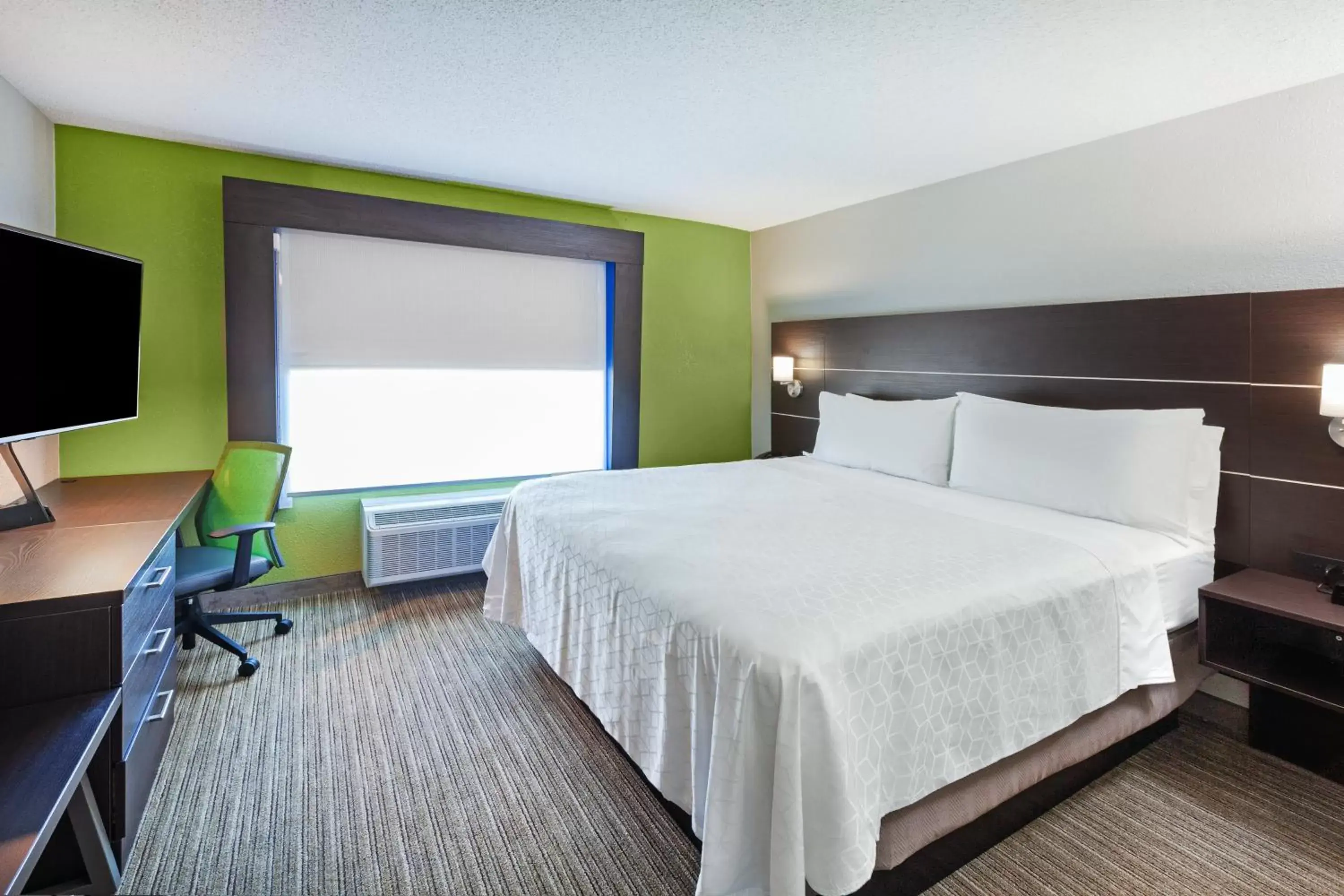 Photo of the whole room, Bed in Holiday Inn Express New Orleans East, an IHG Hotel