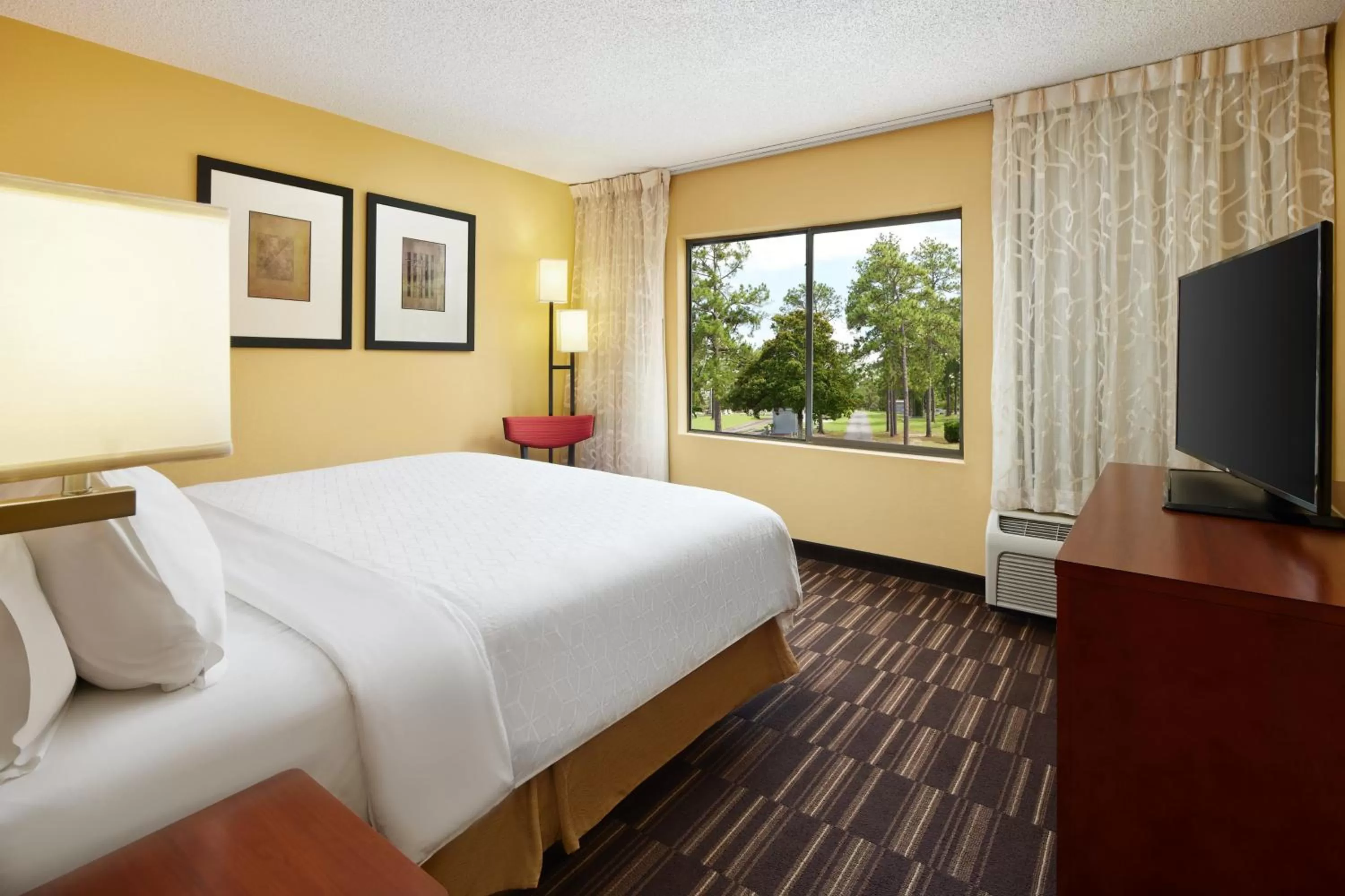 Photo of the whole room, Bed in Holiday Inn Express Tifton by IHG