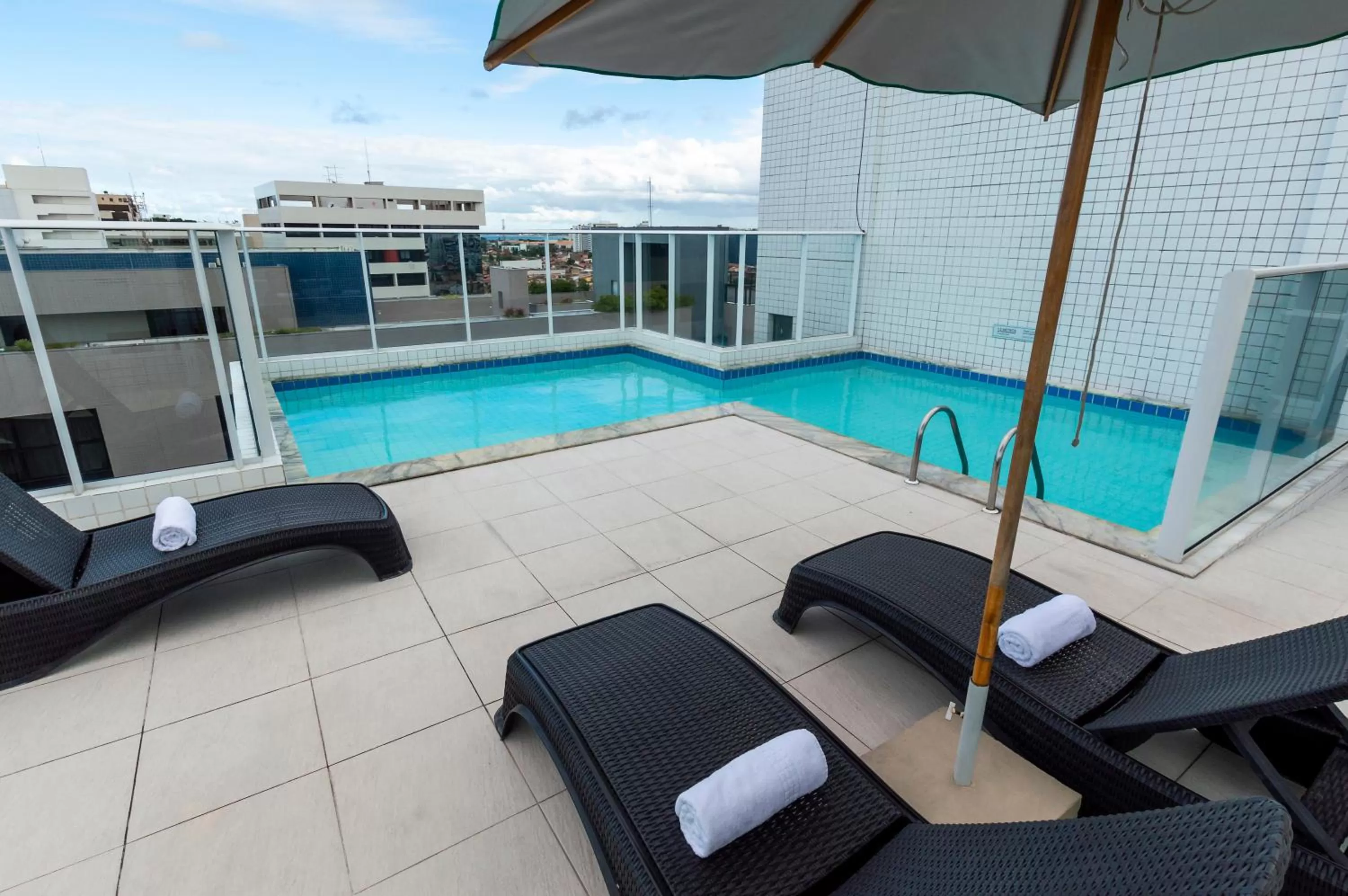 Swimming pool in Slim Pajuçara by Tropicalis