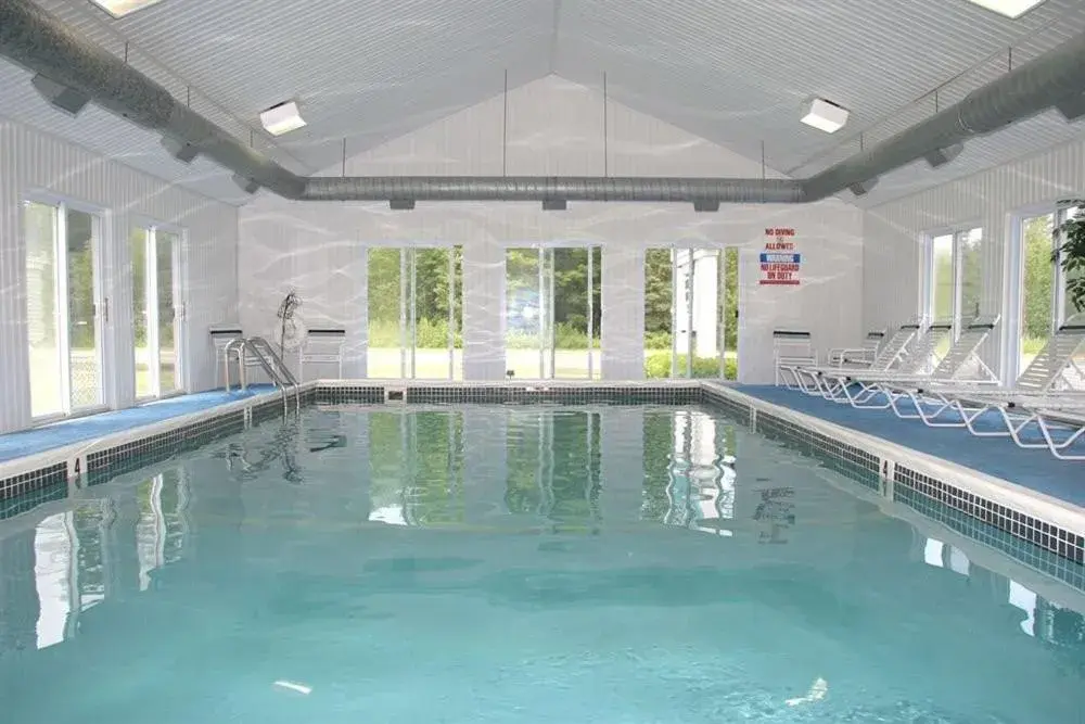 Swimming Pool in Starlite Budget Inn