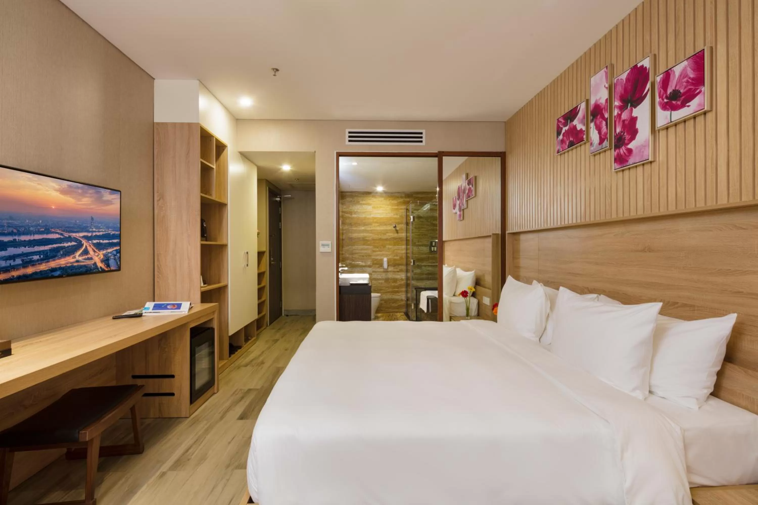 Bedroom, Bed in Emerald Bay Hotel & Spa Nha Trang