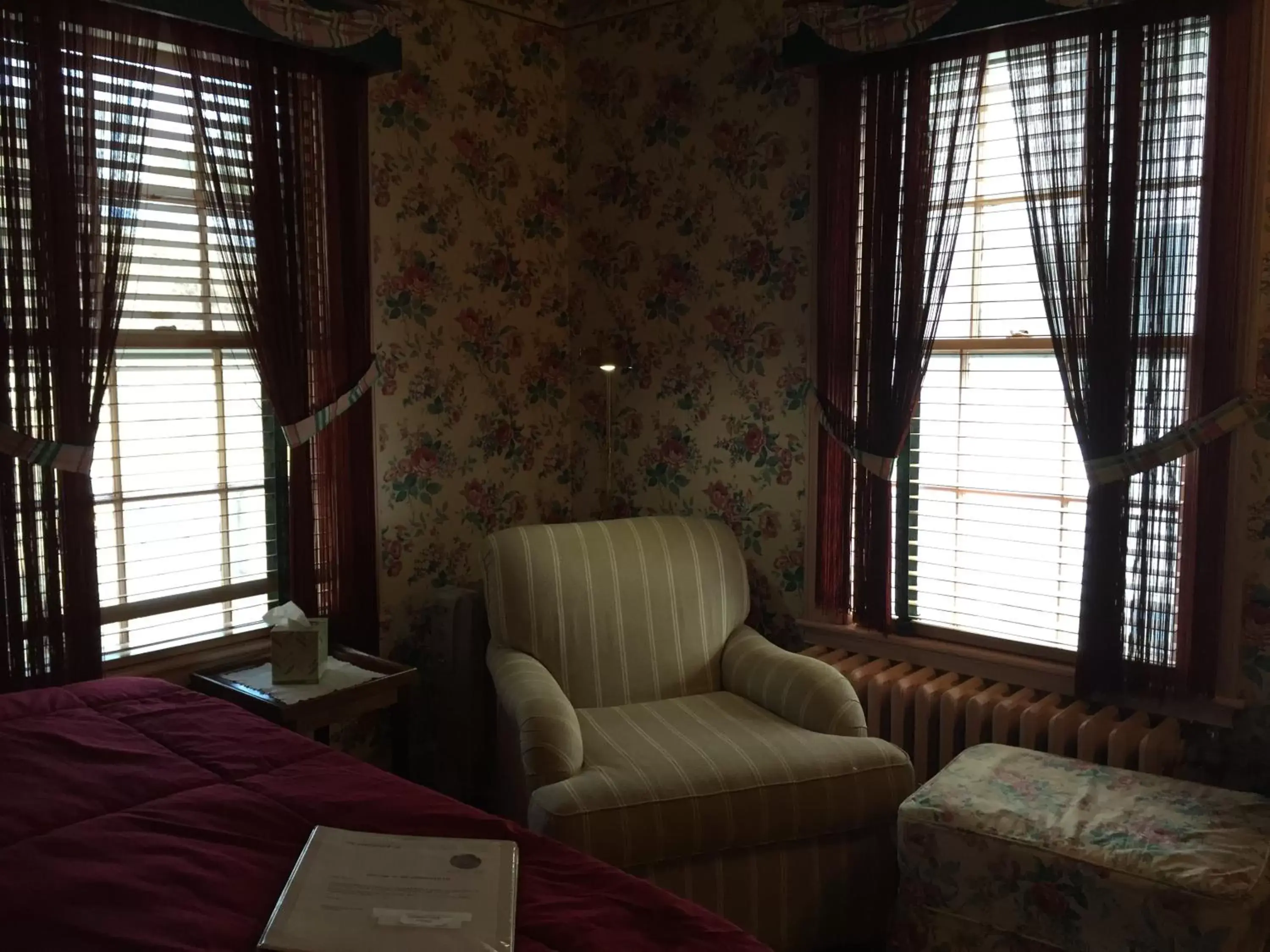 Bedroom, Seating Area in Harborview Inn