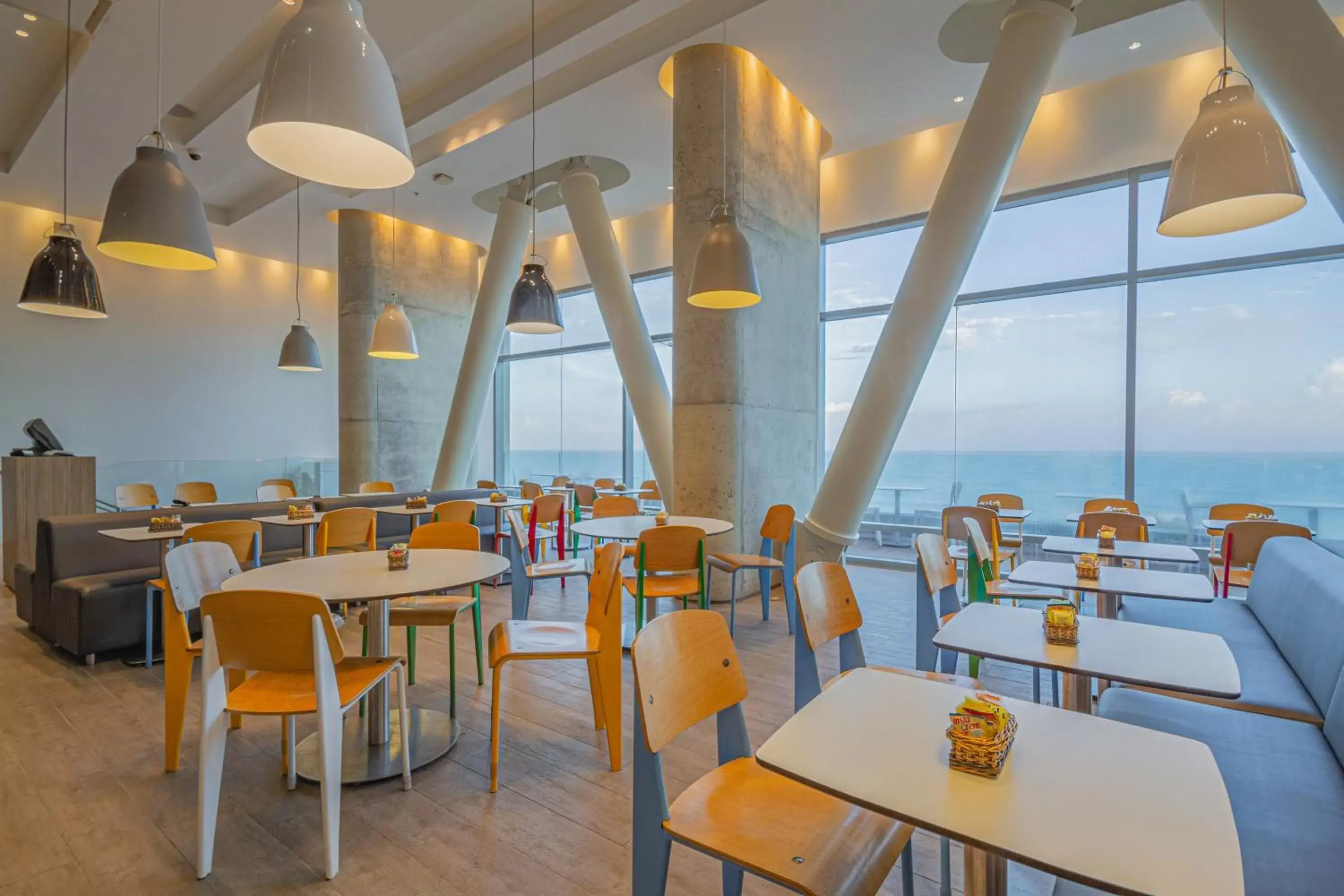 Restaurant/Places to Eat in Ibis Cartagena Marbella