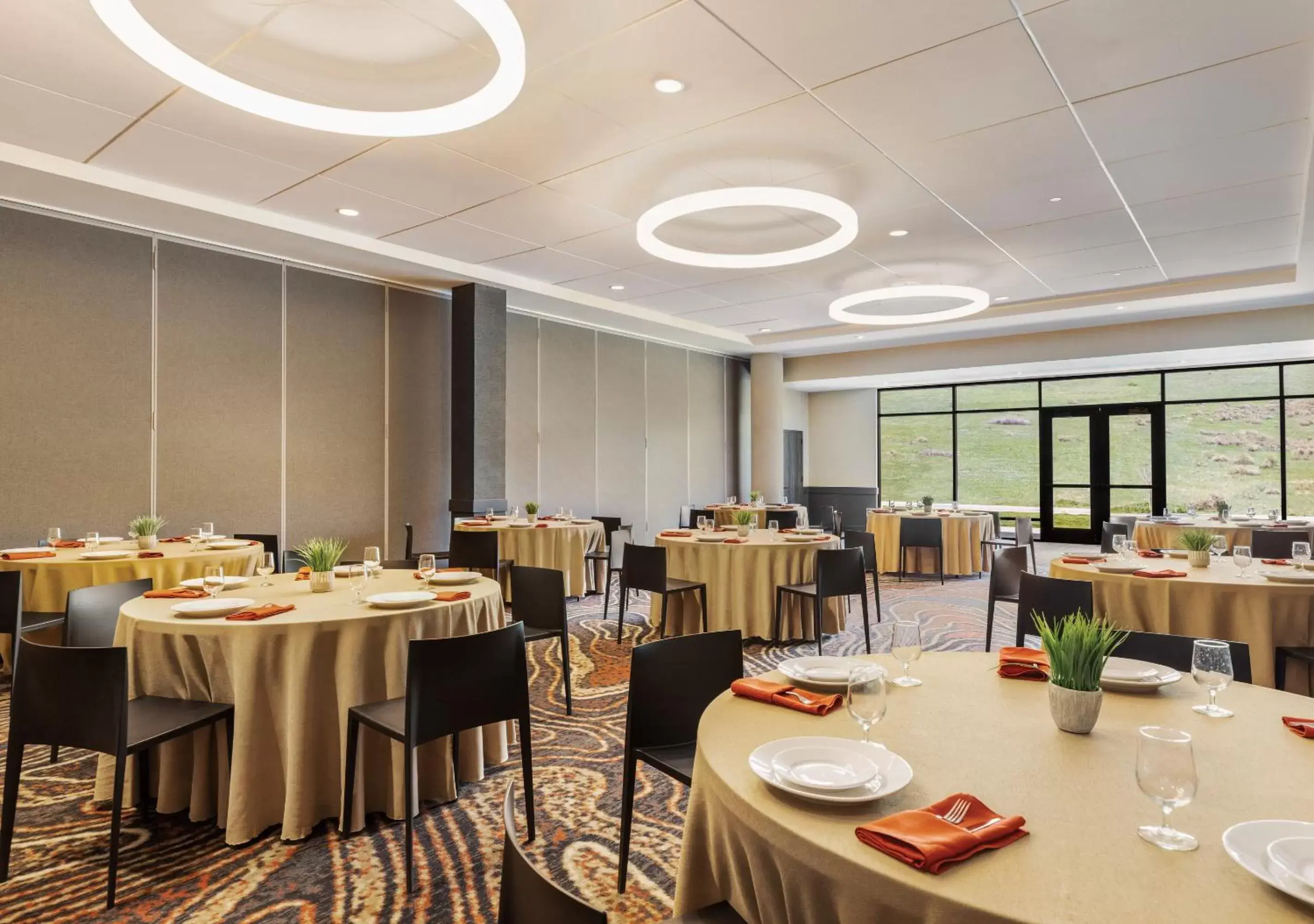 Meeting/conference room, Restaurant/Places to Eat in Origin Red Rocks, a Wyndham Hotel