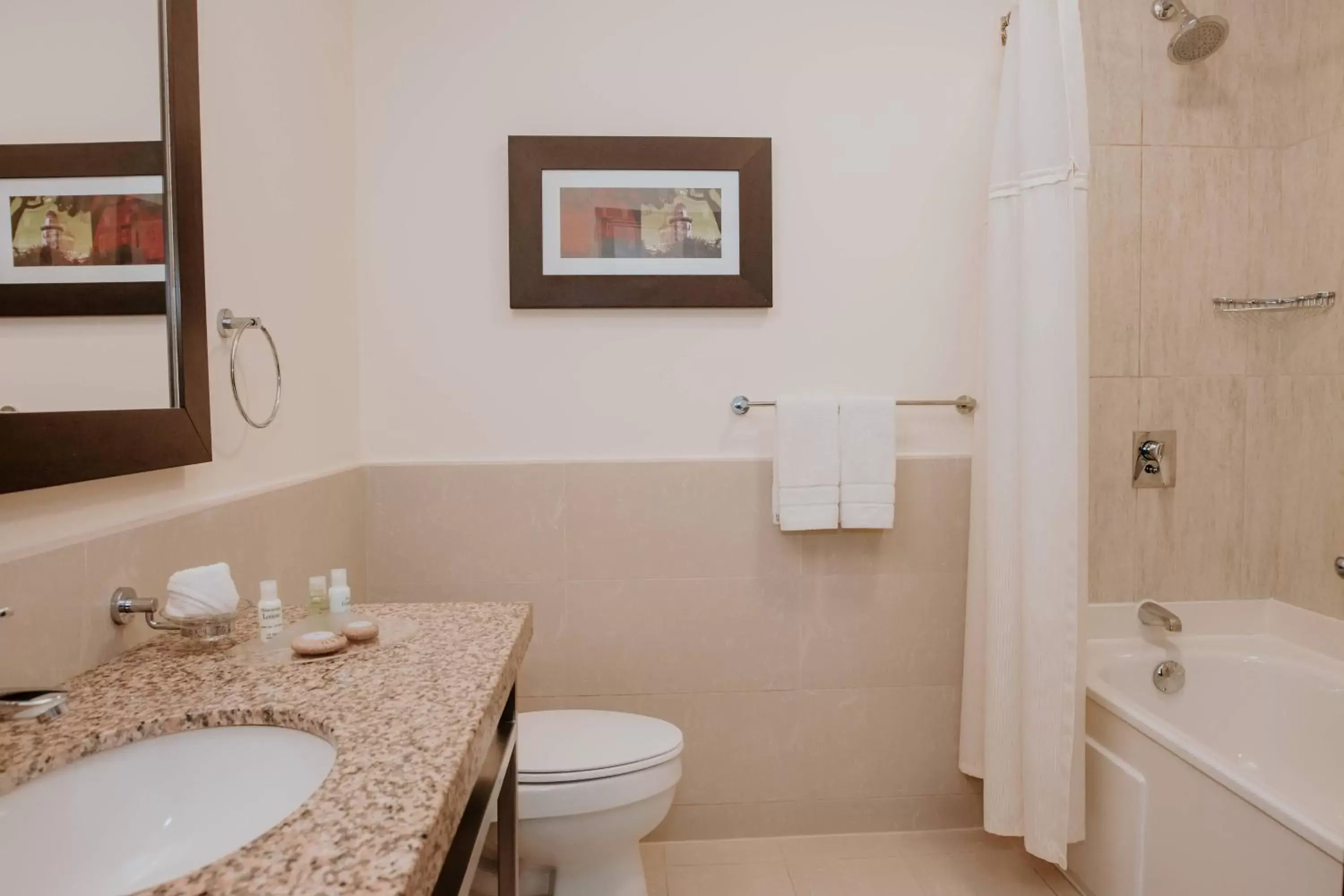 Bathroom in Courtyard by Marriott Guayaquil