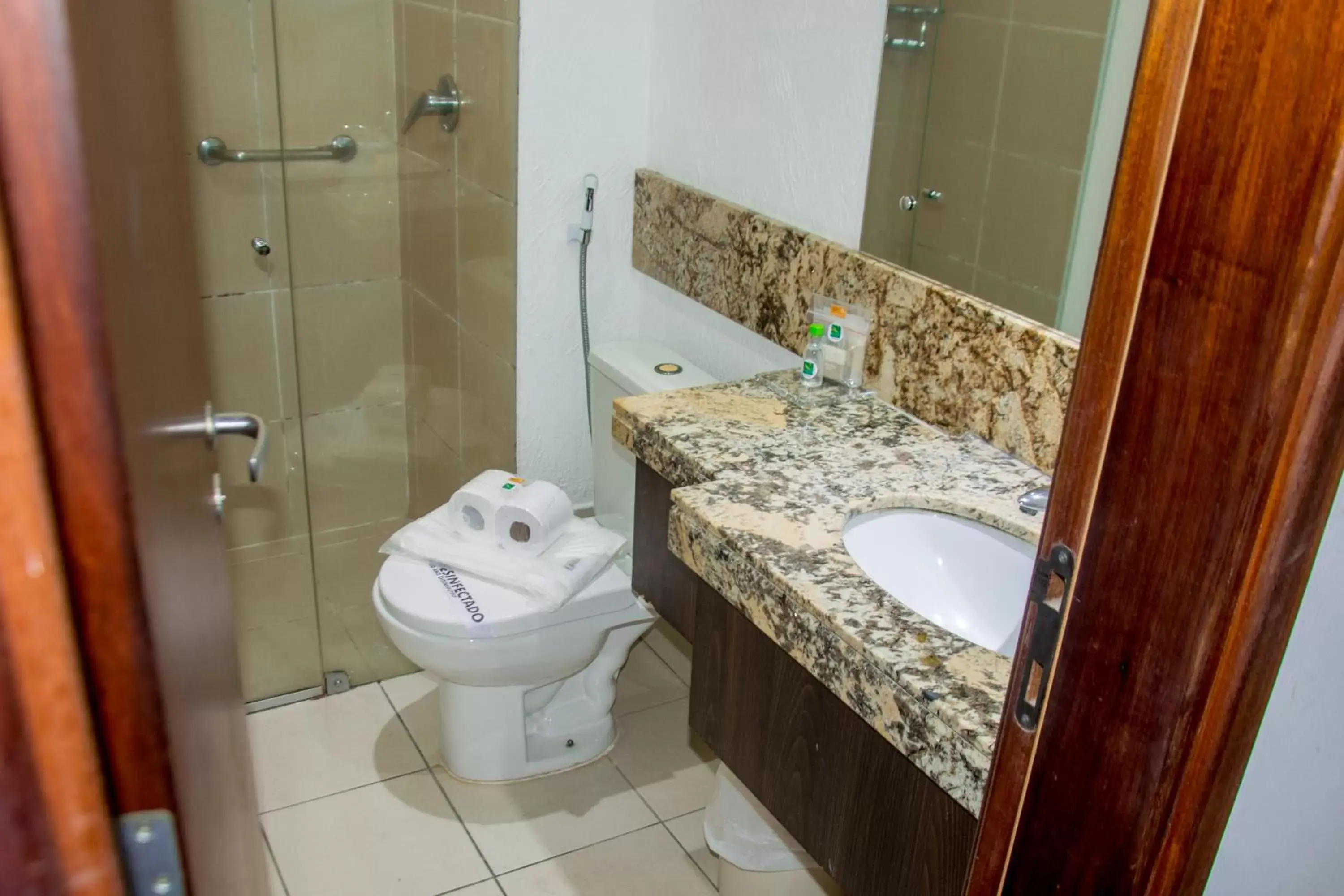 Bathroom in Quality Suites Natal