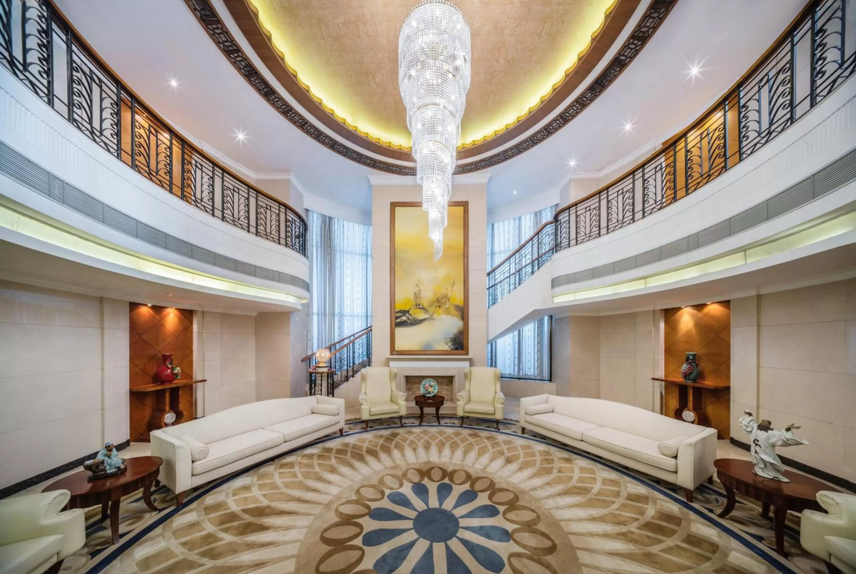 Photo of the whole room, Bed in Crowne Plaza Foshan by IHG