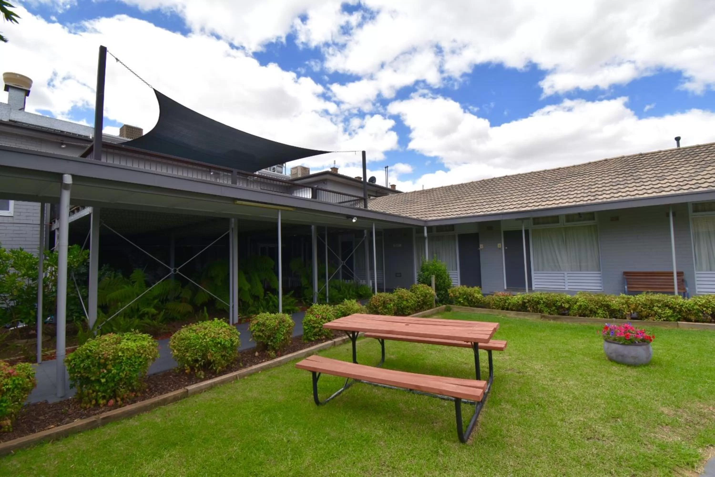 Garden in Townhouse Motel Cowra