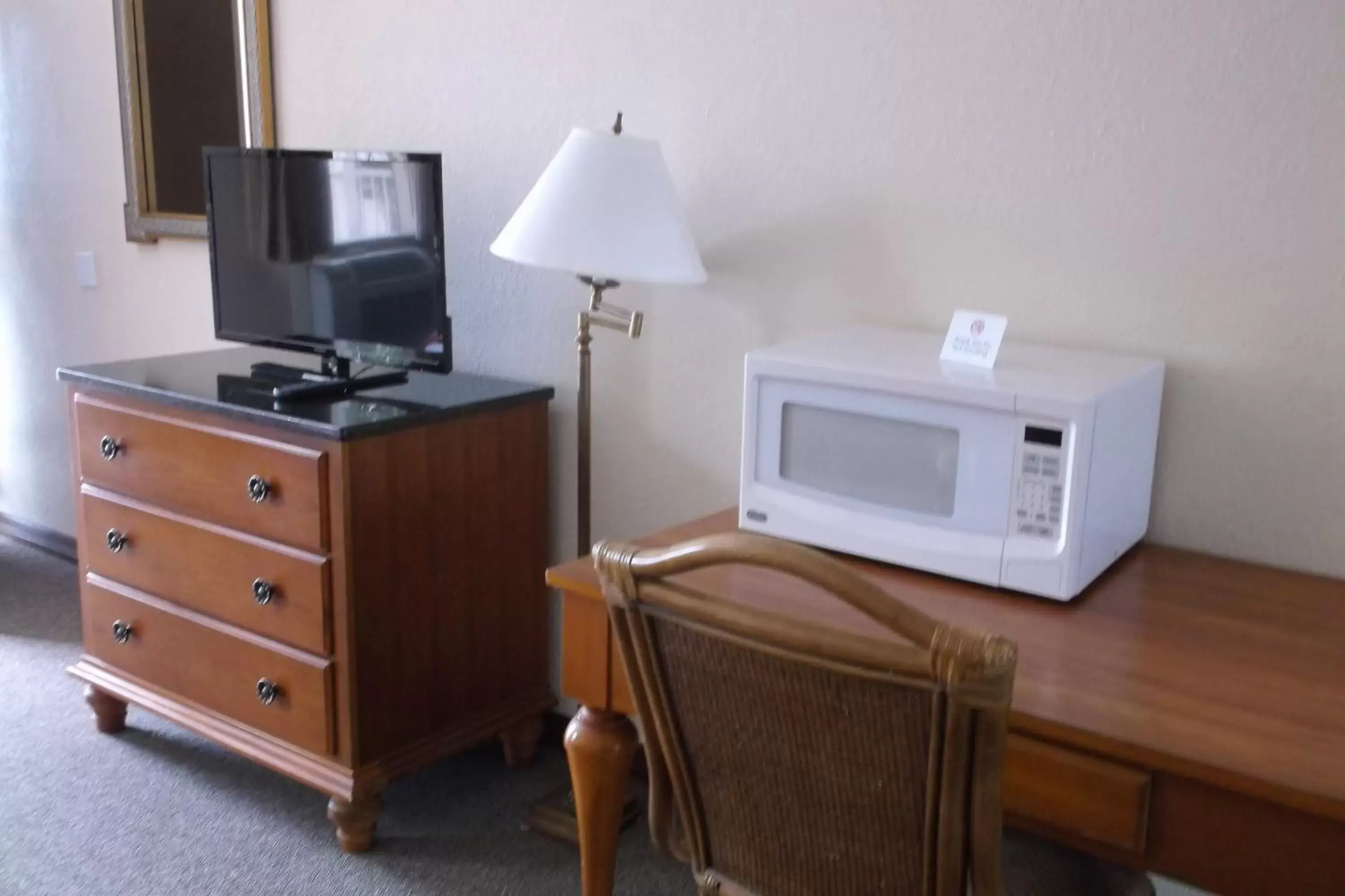 Decorative detail, TV/Entertainment Center in Days Inn & Suites by Wyndham Lake Okeechobee