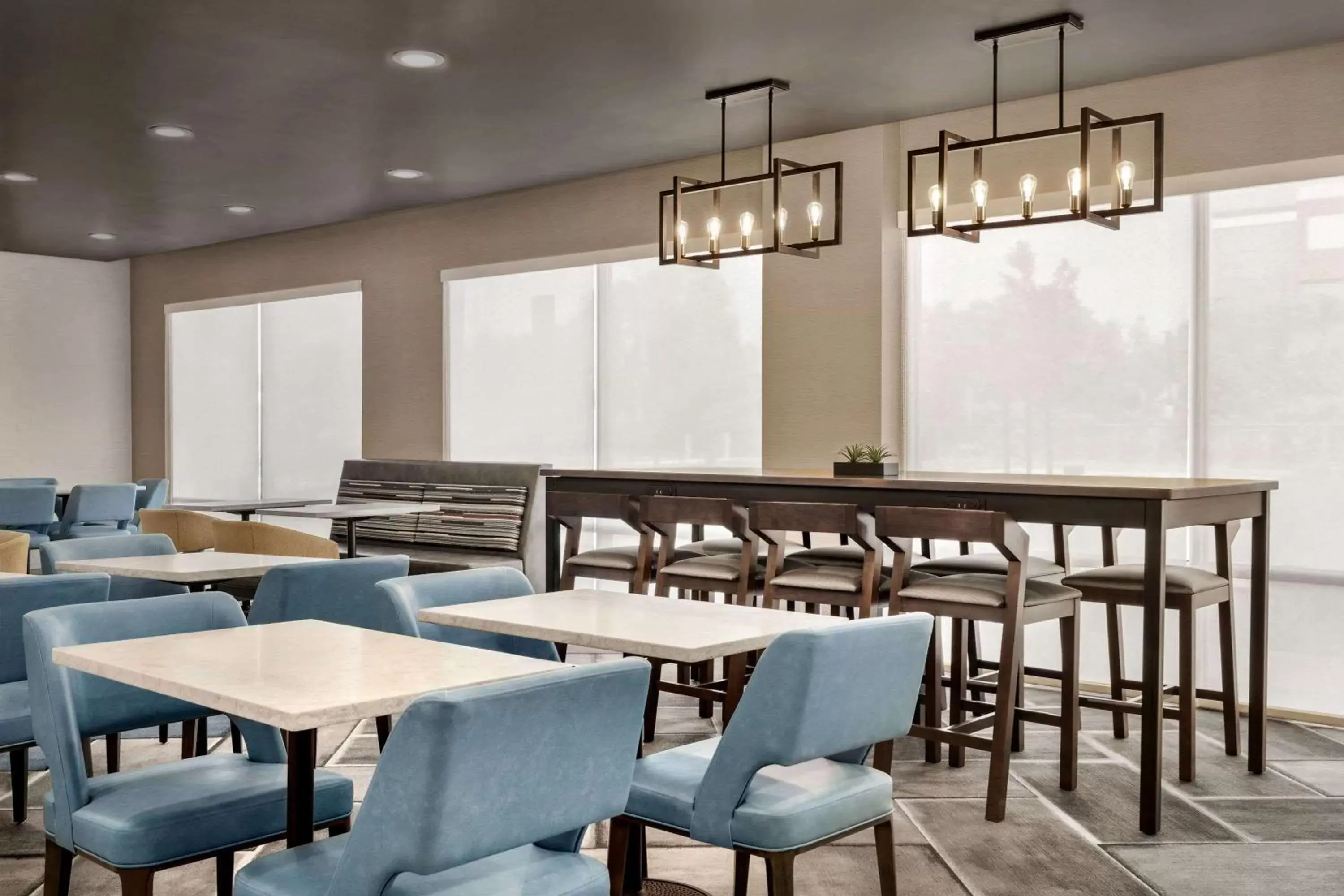 Lobby or reception, Restaurant/Places to Eat in La Quinta Inn & Suites by Wyndham San Bernardino