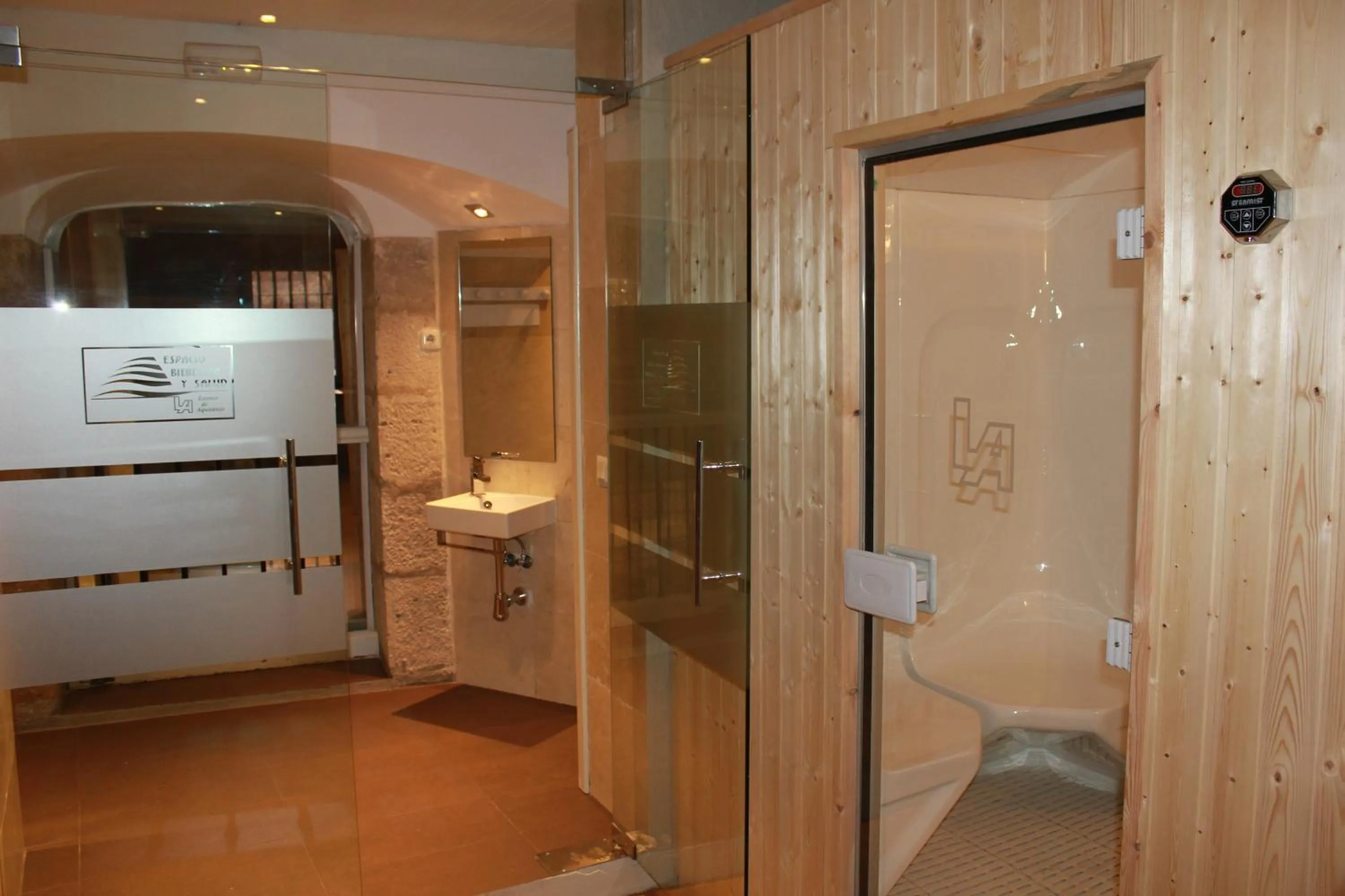 Sauna in Hotel Leonor de Aquitania