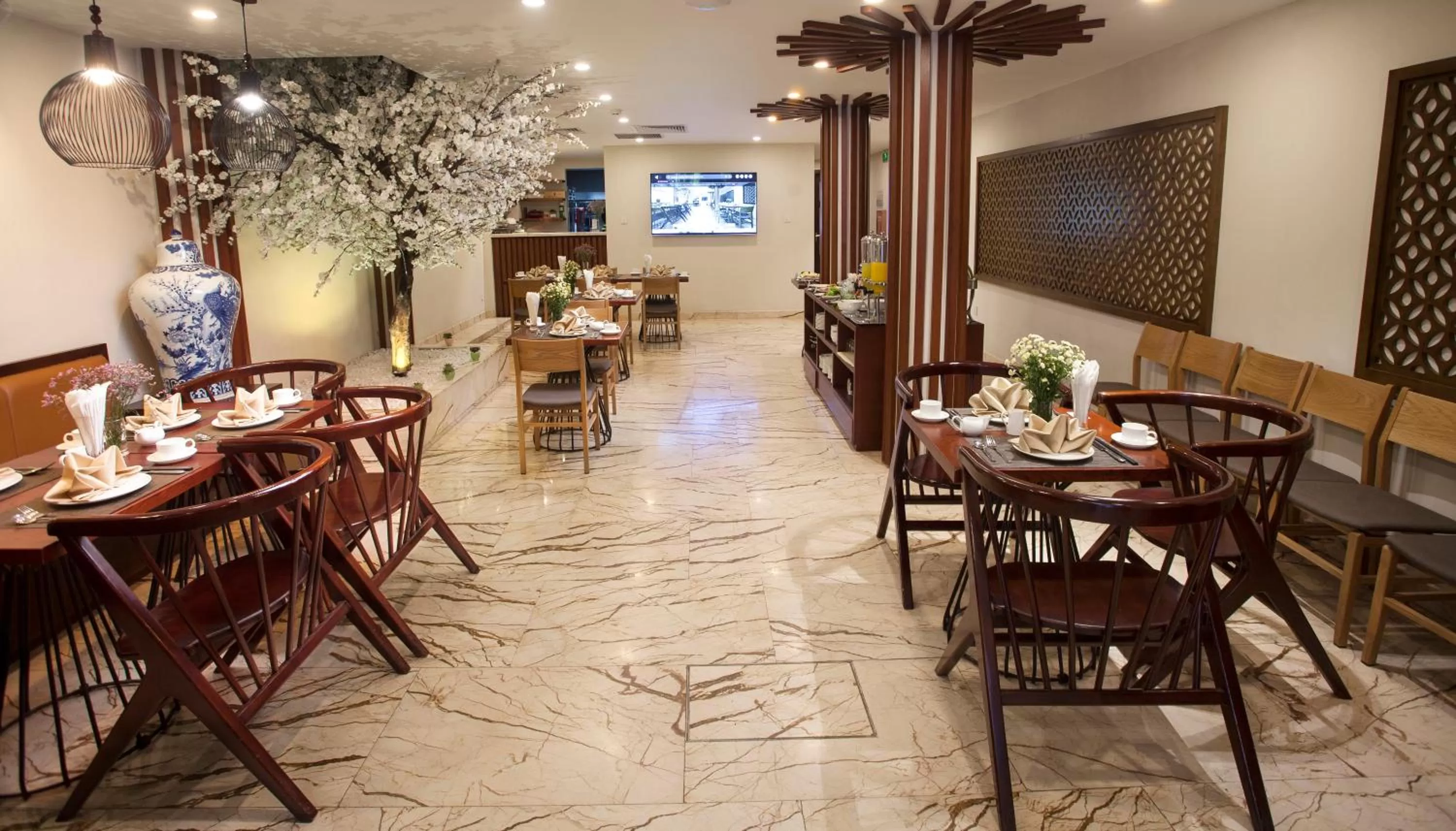 Restaurant/places to eat in Midori Boutique Hotel