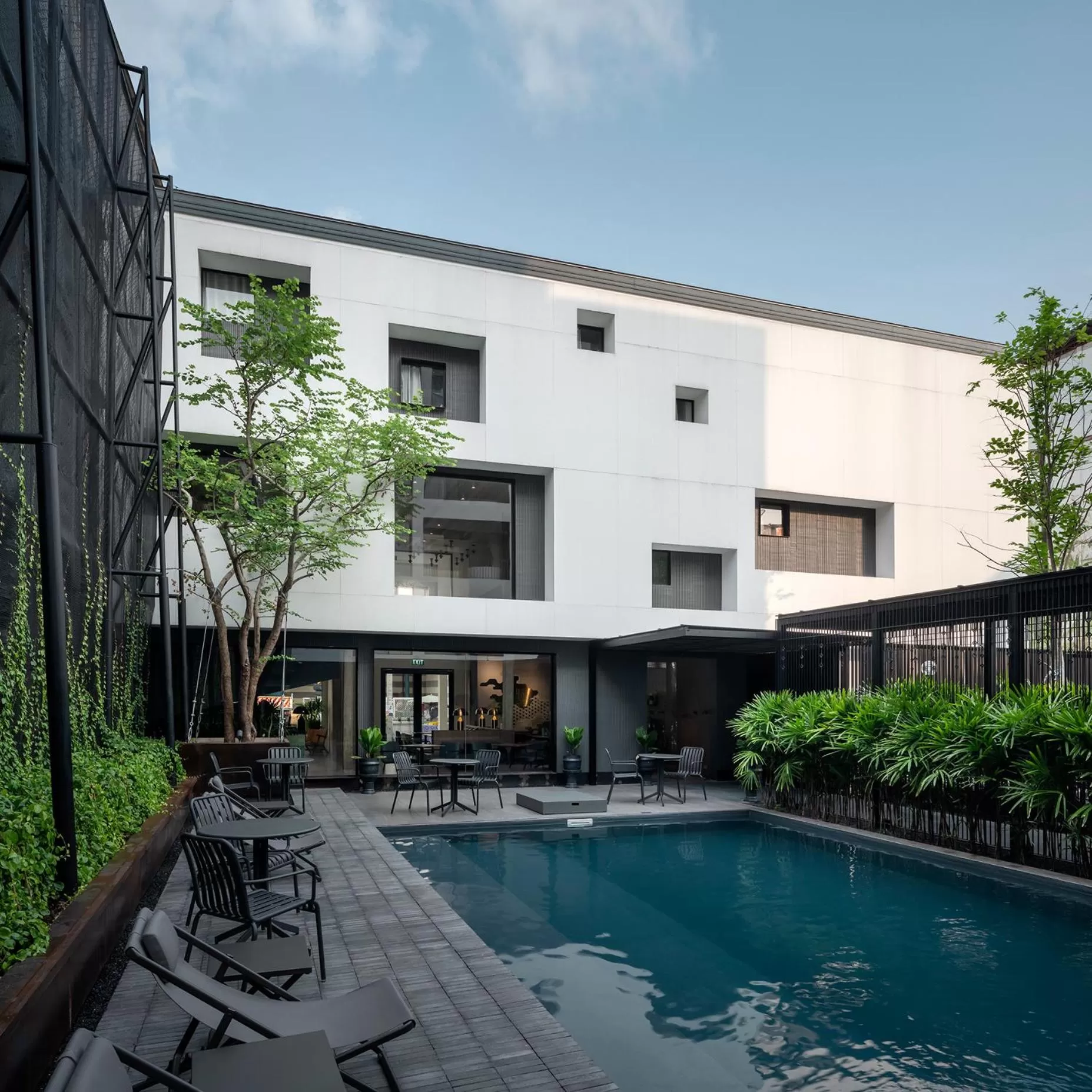 Swimming pool in Lilit Bang Lumphu Hotel