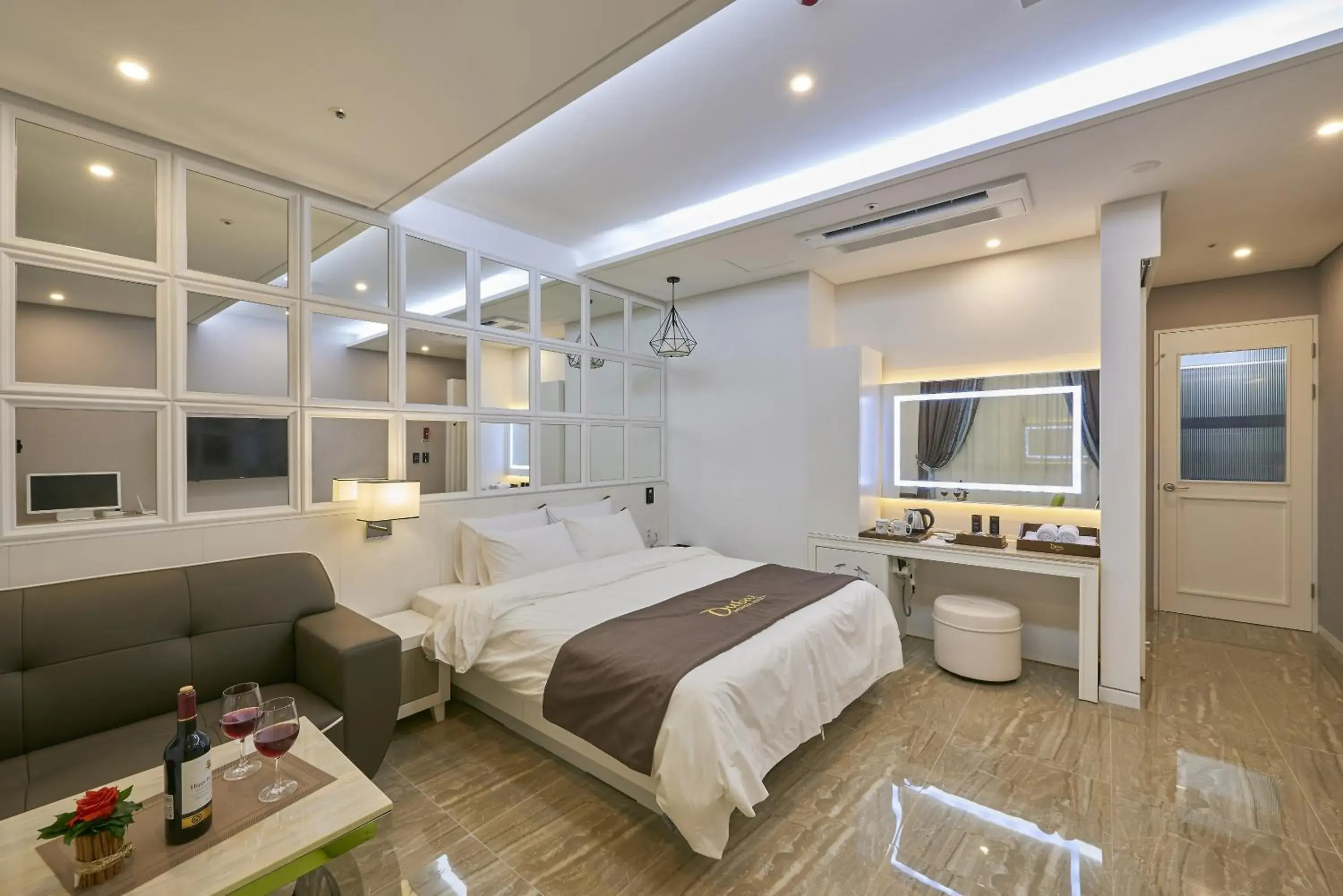 Photo of the whole room, Room Photo in Dubai Hotel (Korea Quality)