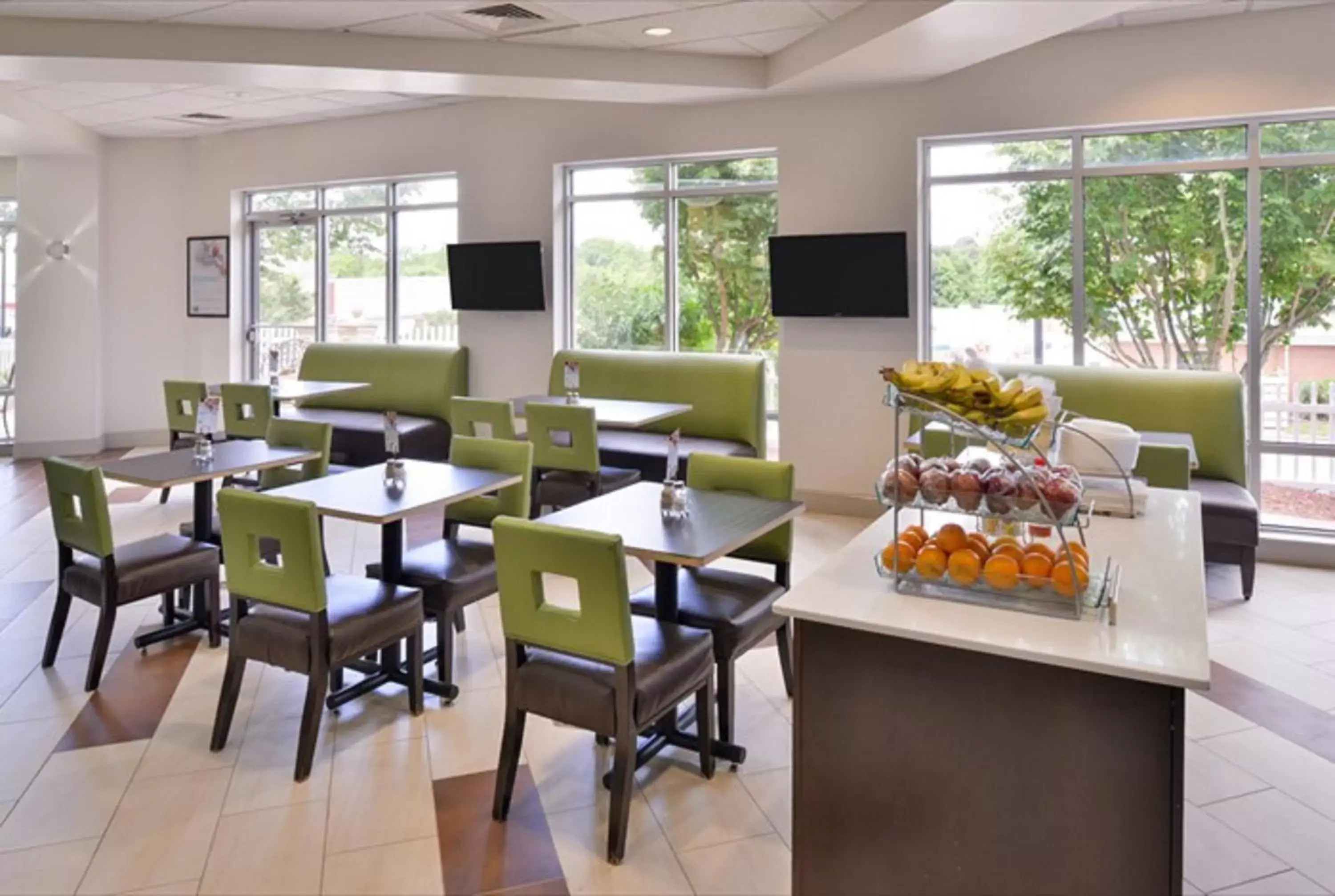 Breakfast, Restaurant/Places to Eat in Holiday Inn Express Hotel & Suites Mooresville - Lake Norman, an IHG Hotel