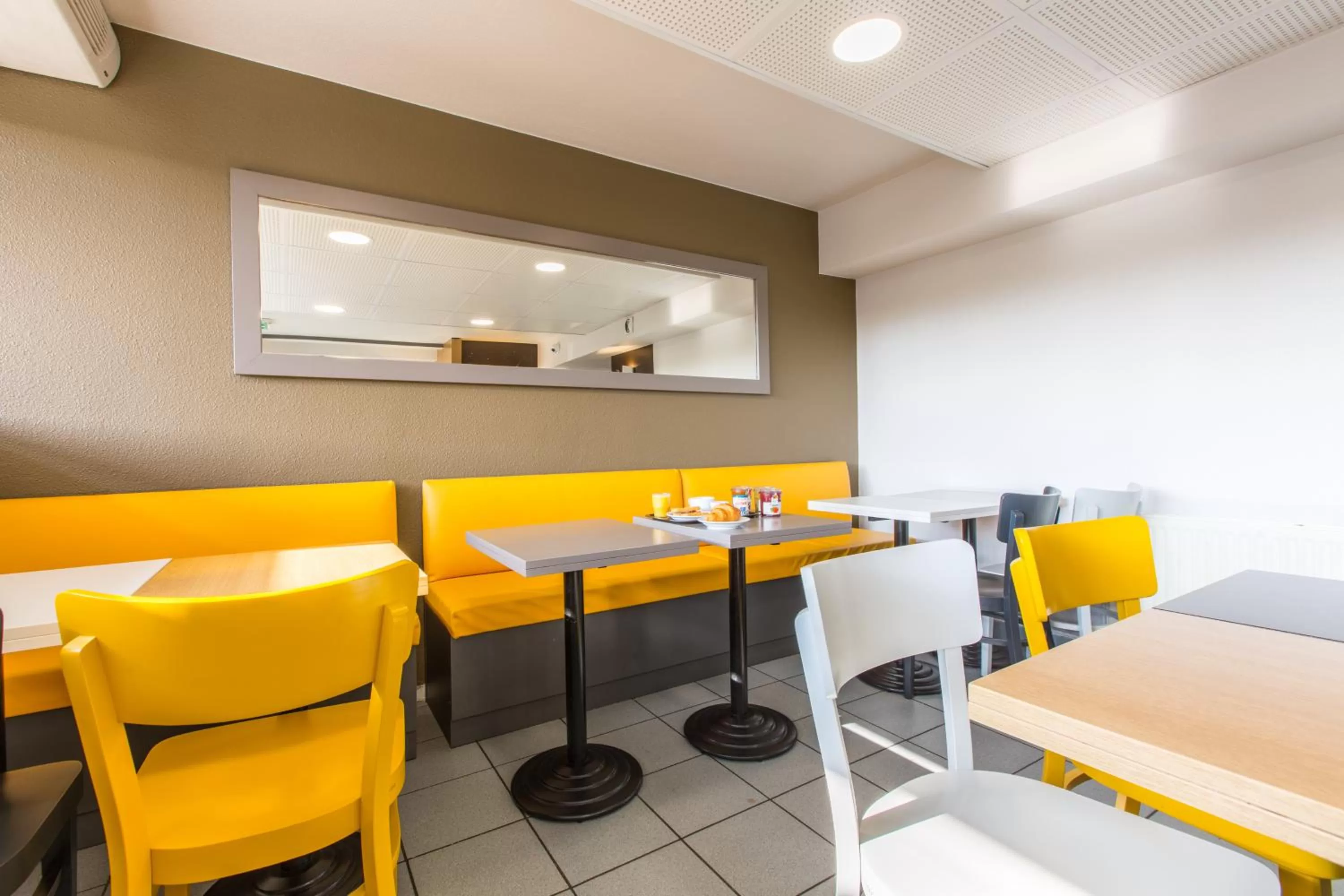 Buffet breakfast, Restaurant/Places to Eat in B&B HOTEL Orléans