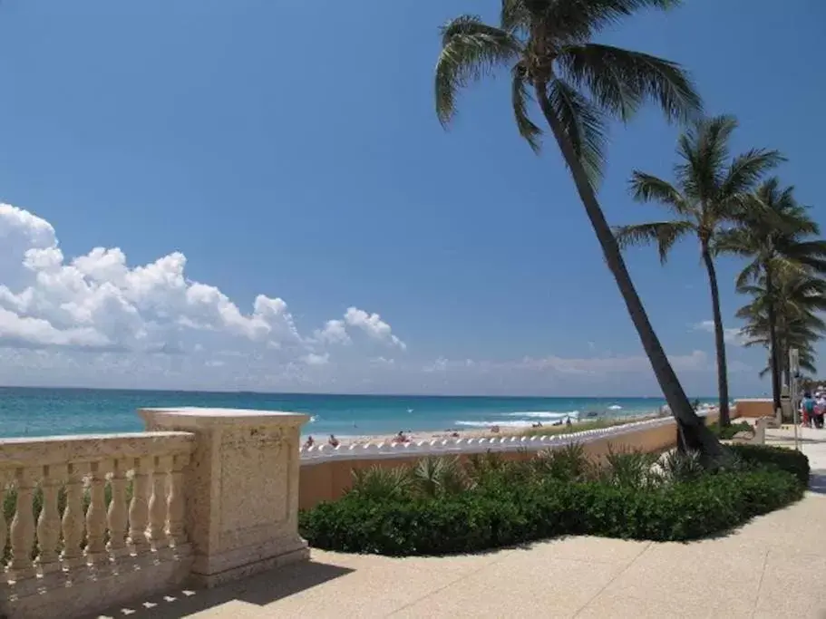 Neighbourhood, Sea View in Hemingway Suites at Palm Beach Hotel Island