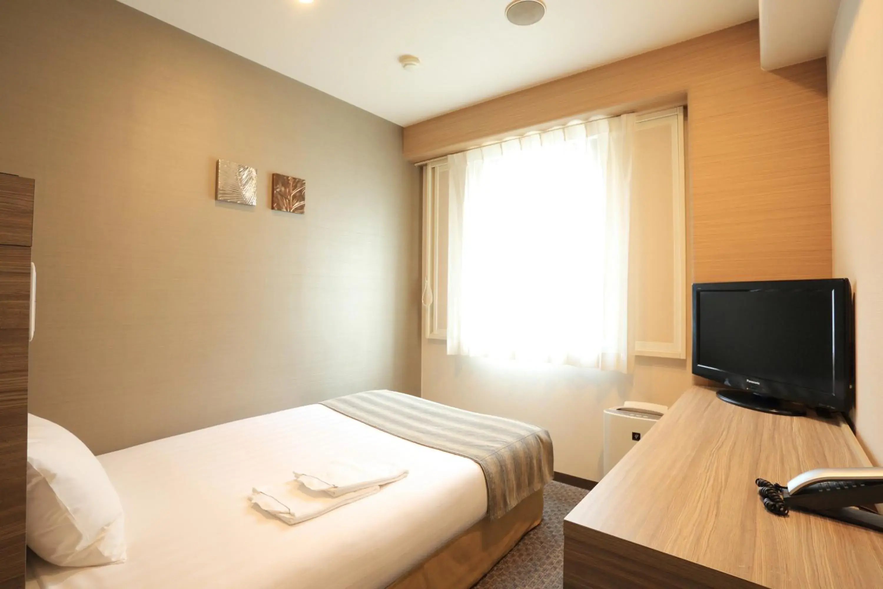 Bedroom, Bed in Smile Hotel Kawaguchi