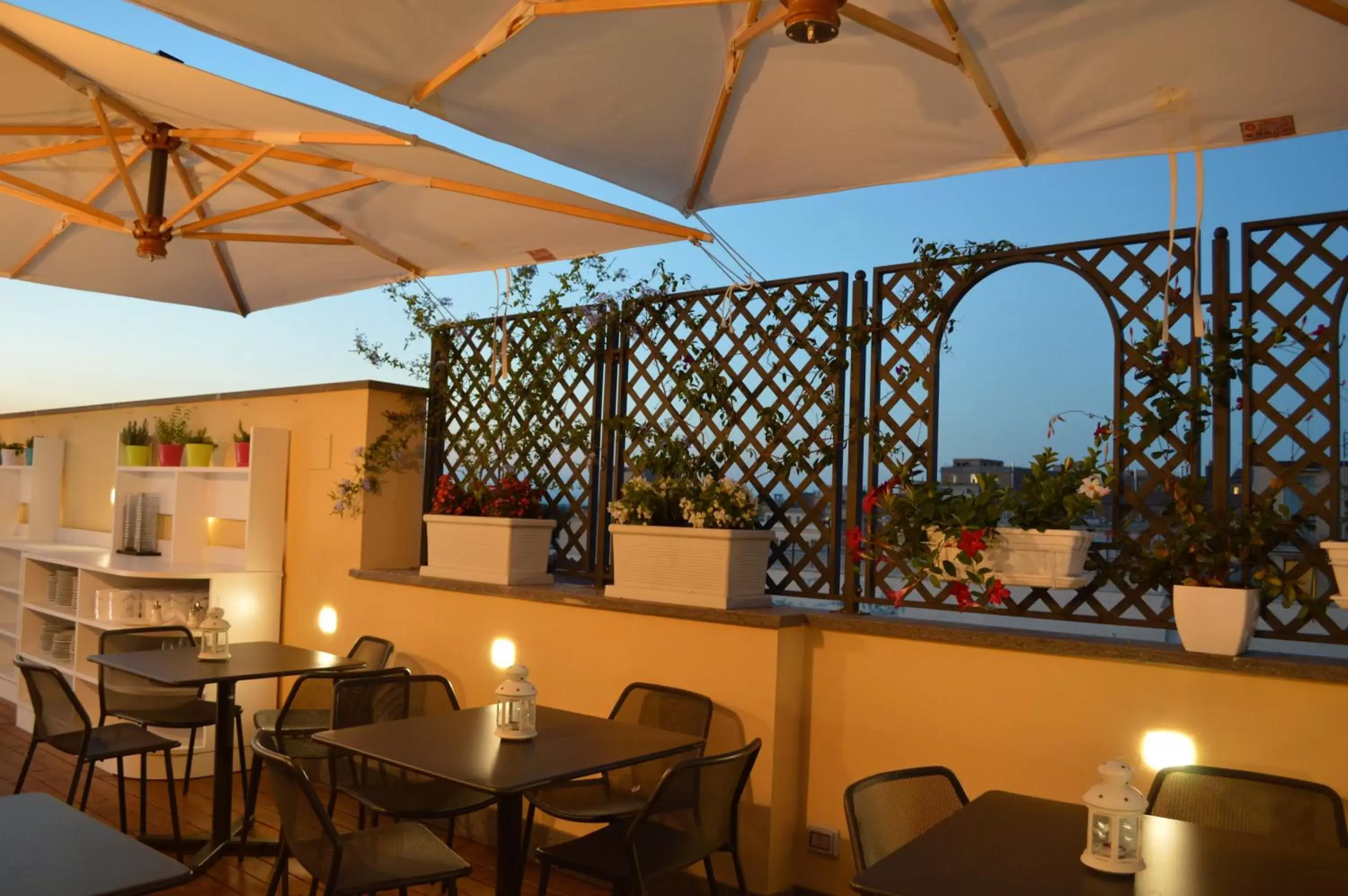 Balcony/Terrace, Restaurant/Places to Eat in Hotel Montecarlo