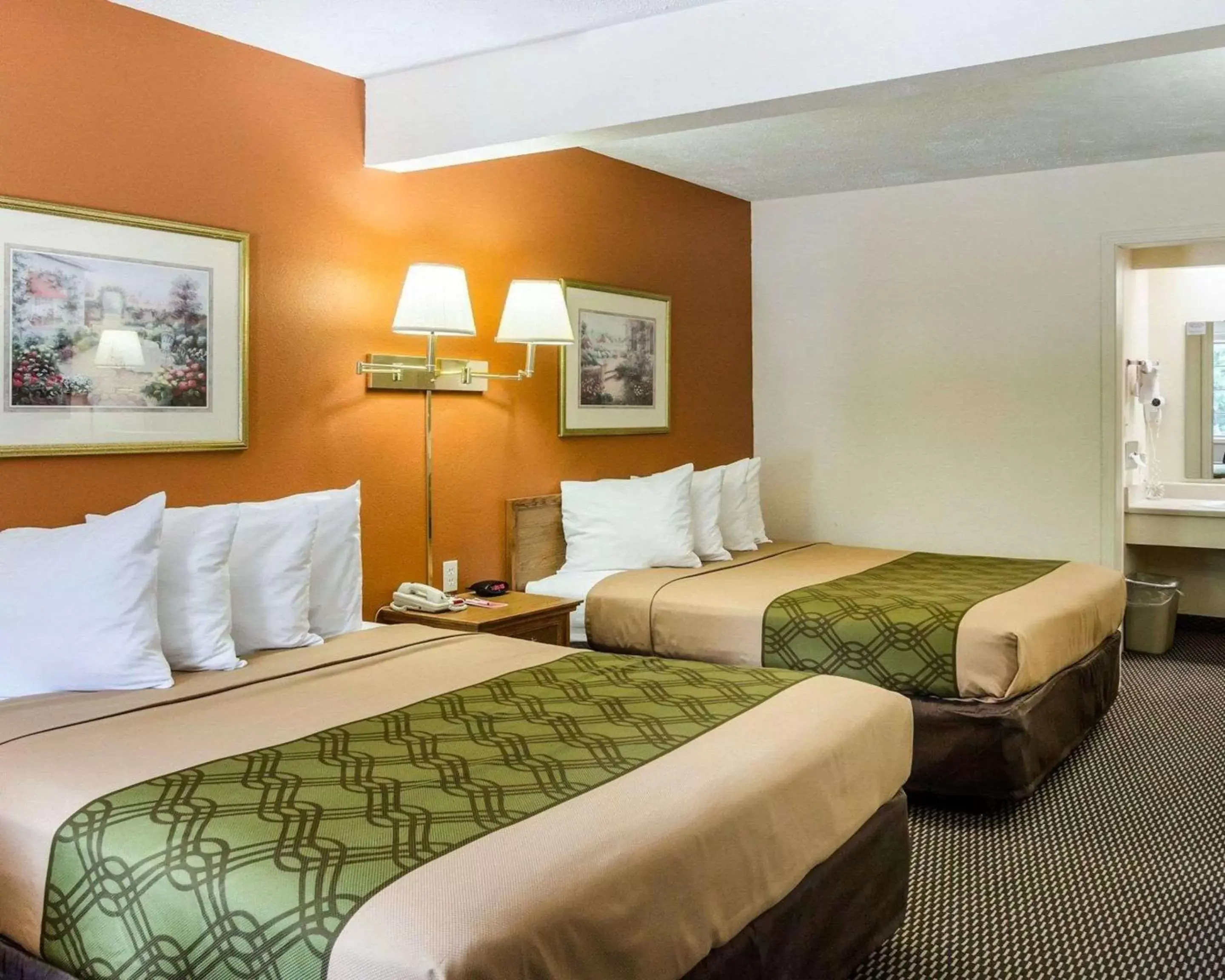 Bedroom, Bed in Econo Lodge University Bedroom, Bed in Econo Lodge University