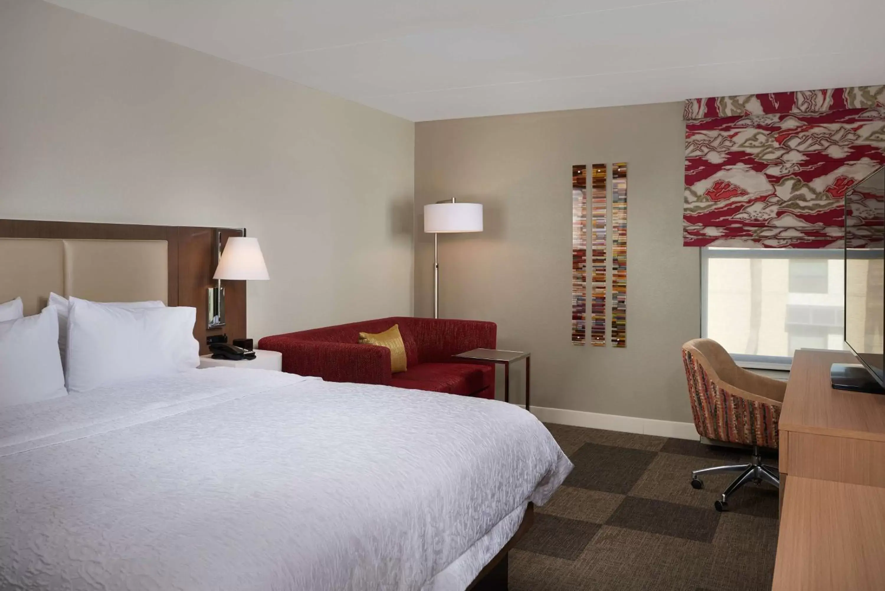 Living room, Bed in Hampton Inn & Suites Scottsdale On Shea Blvd