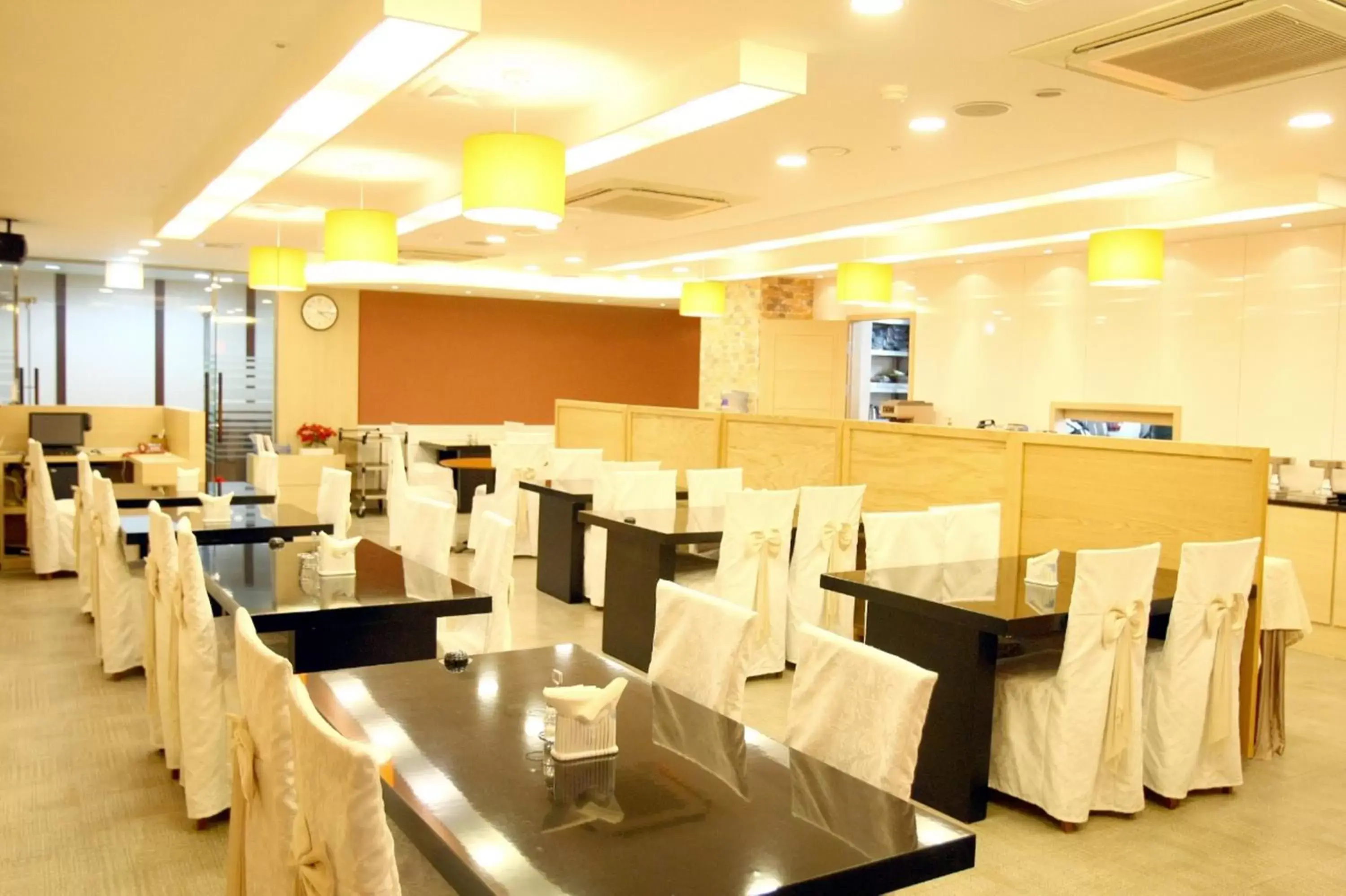 Meeting/conference room, Banquet Facilities in Sunset Business Hotel