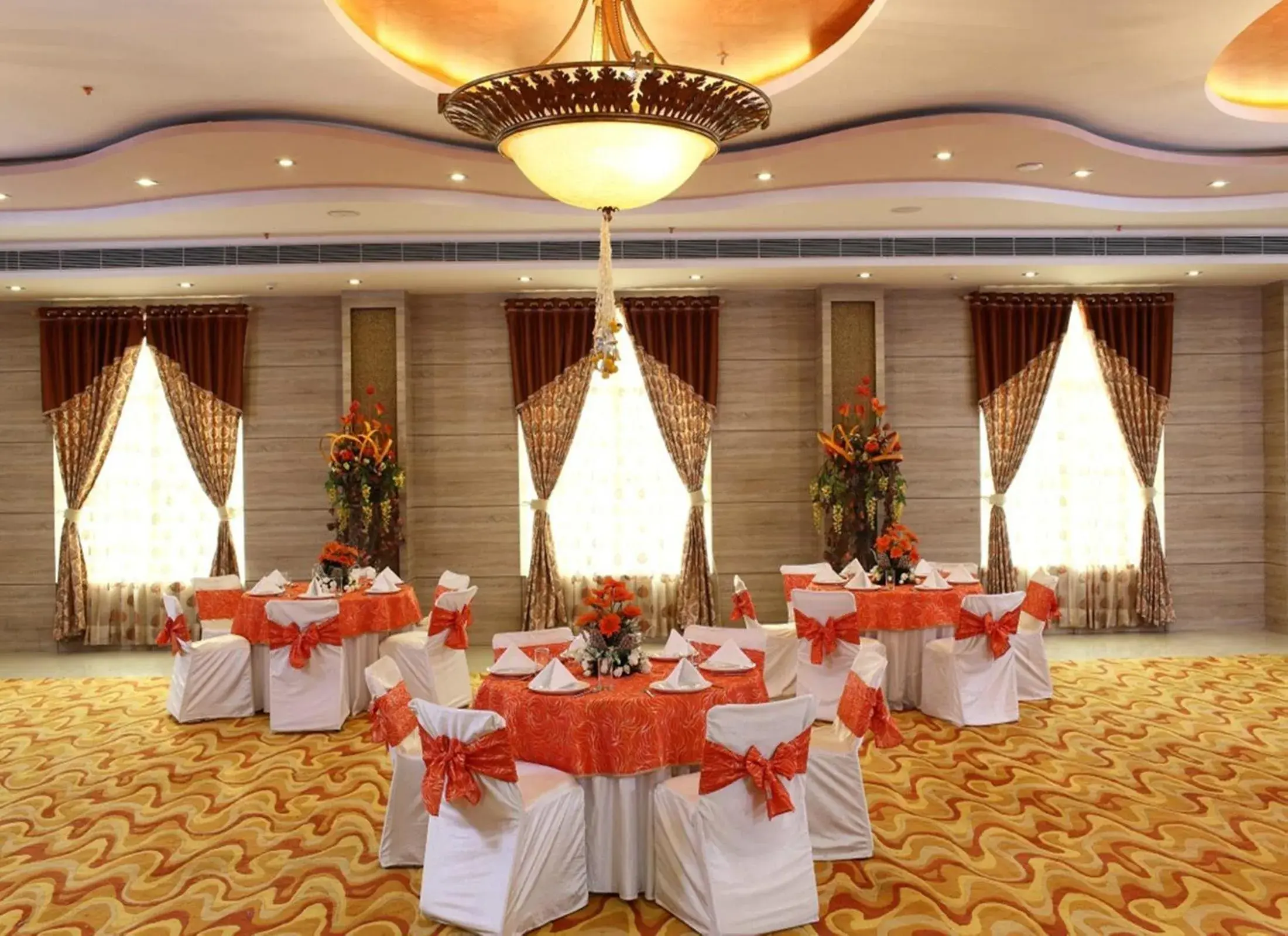 Business facilities, Banquet Facilities in Nidhivan Sarovar Portico