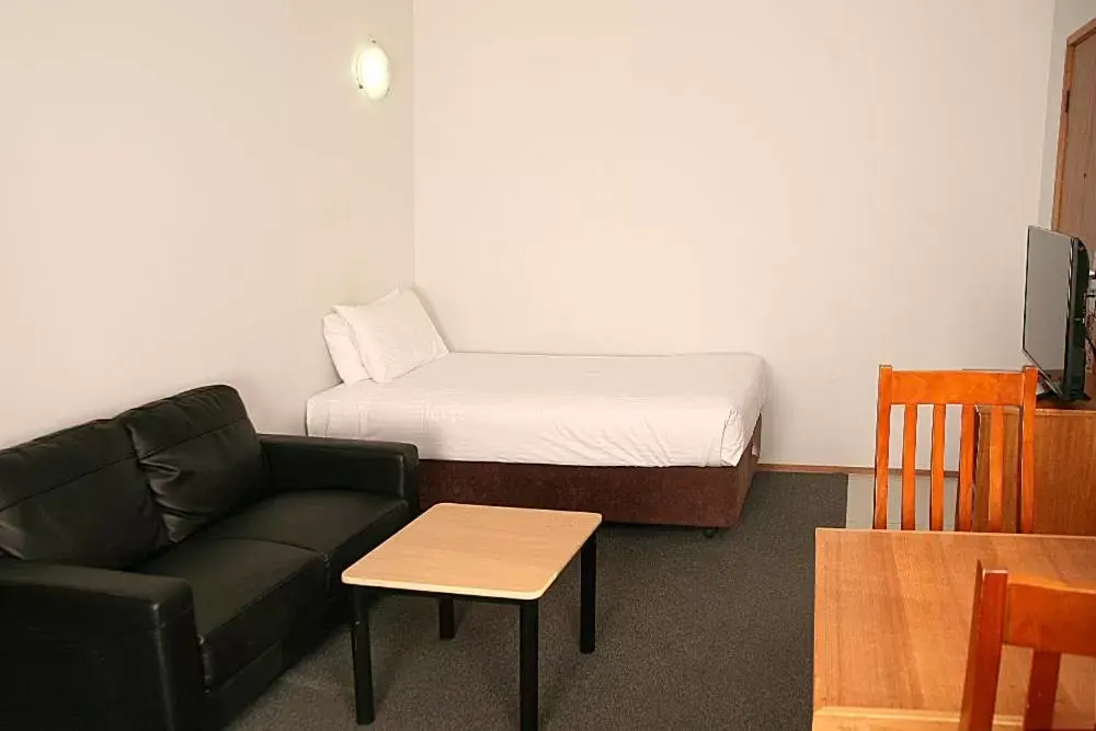 Living room, Bed in Footscray Motor Inn and Serviced Apartments