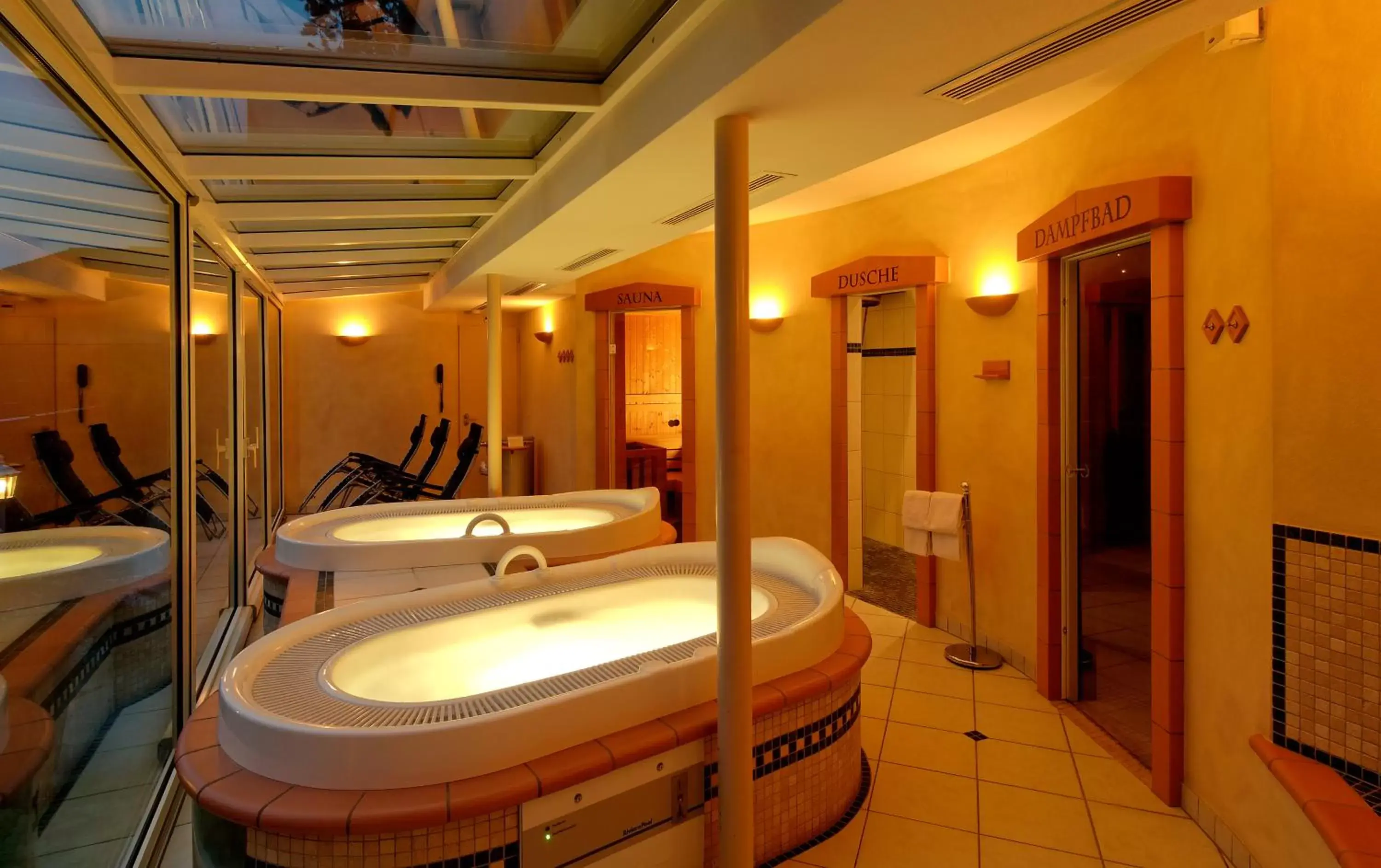 Spa and wellness centre/facilities, Bathroom in Hotel Bristol Relais du Silence Superior