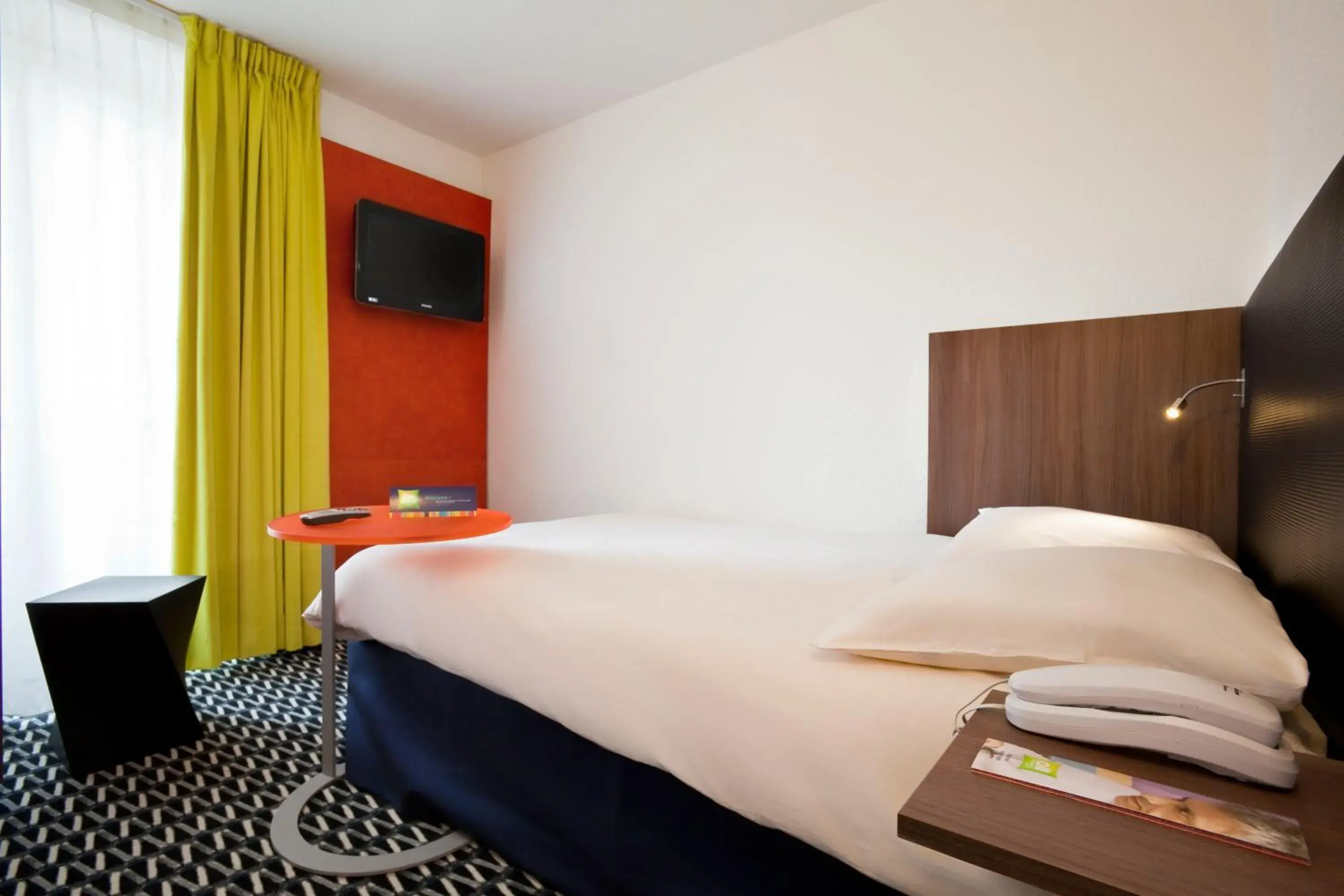 Bedroom, Bed in Ibis Styles Paris Republique Hotel