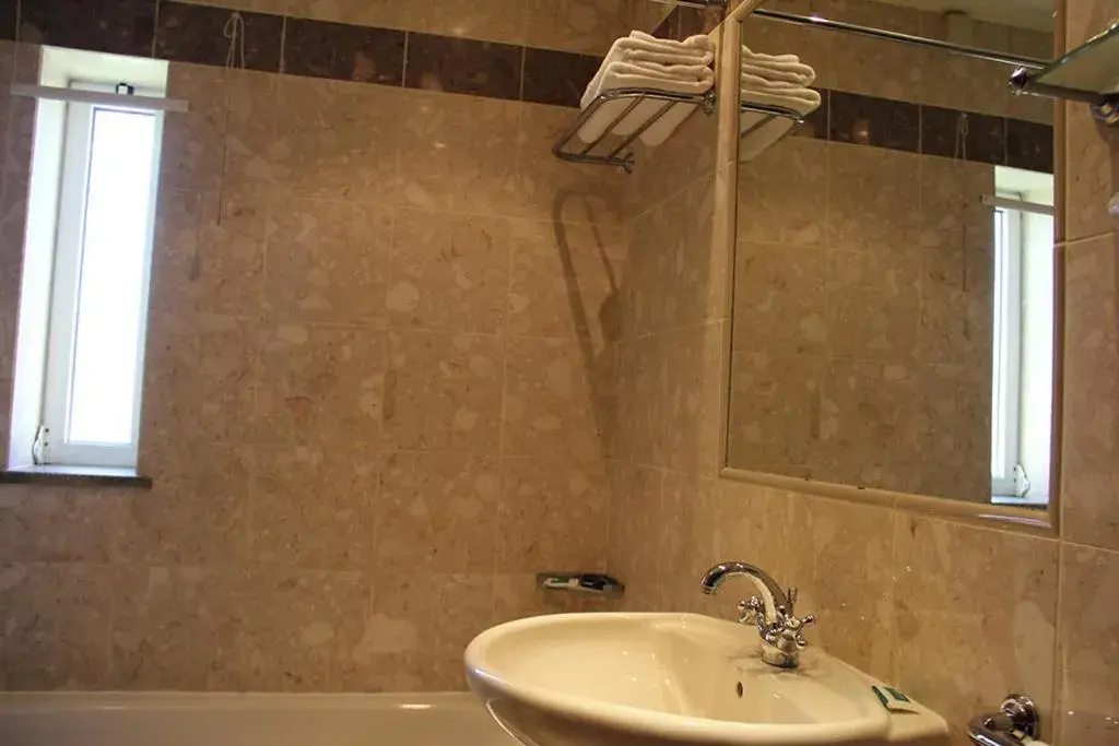 Bathroom in Hotel Ulveira
