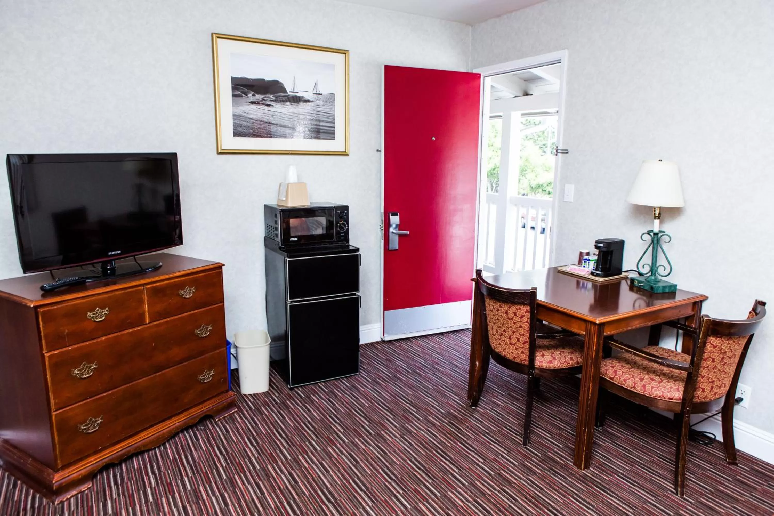 Photo of the whole room in Pelican Inn