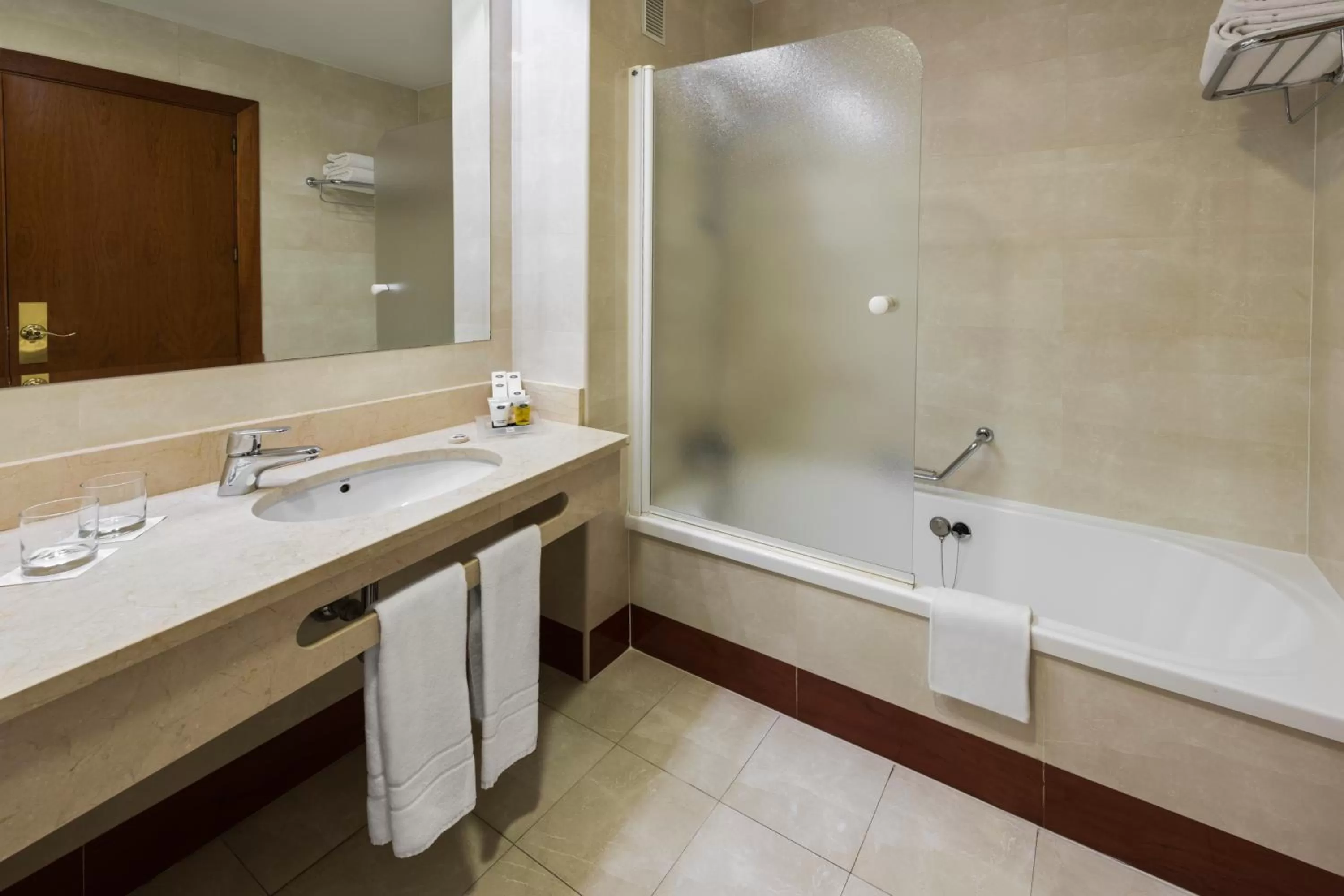 Bathroom in Elba Madrid Alcalá