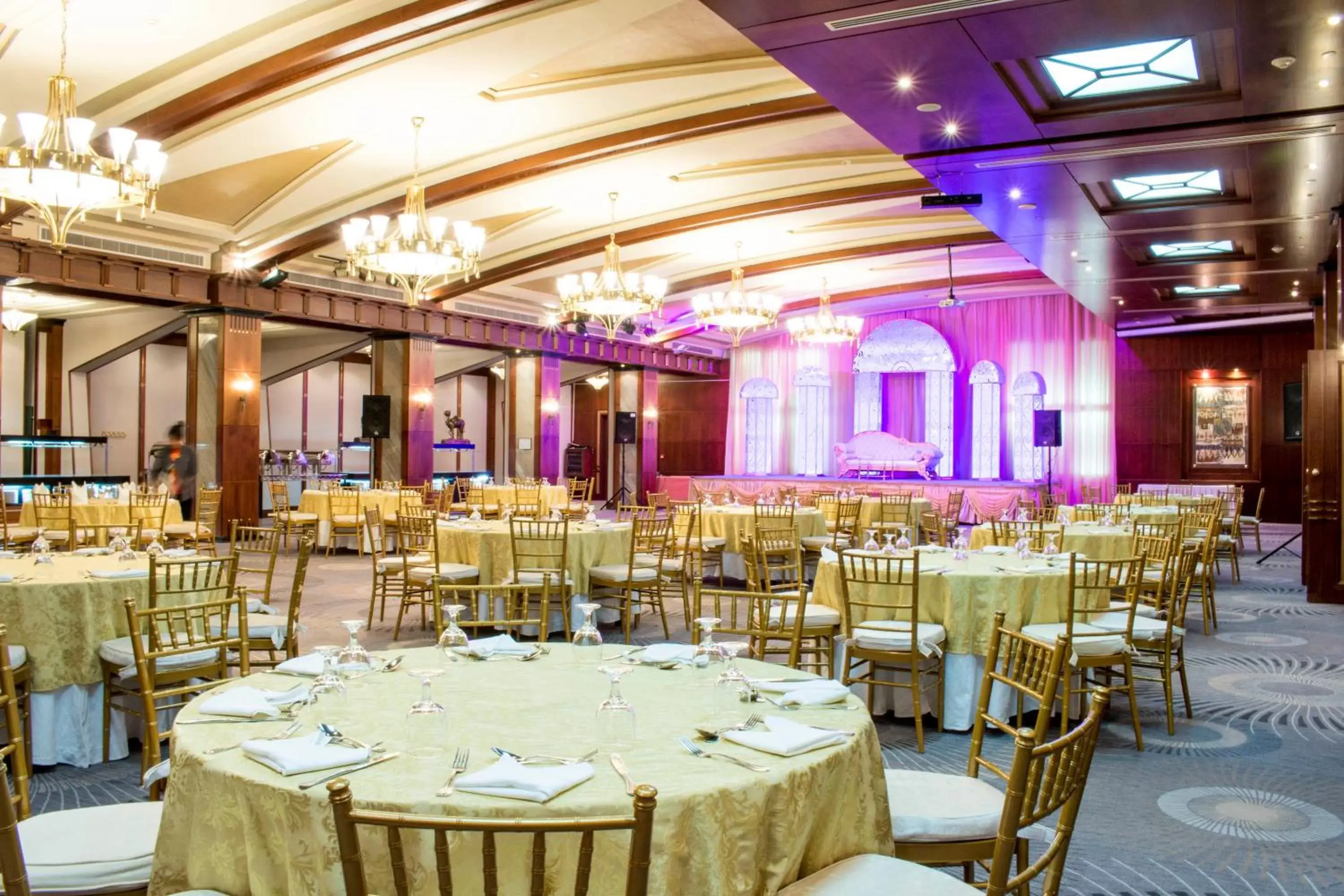 Banquet/Function facilities, Restaurant/Places to Eat in Radisson Blu Hotel & Resort, Al Ain
