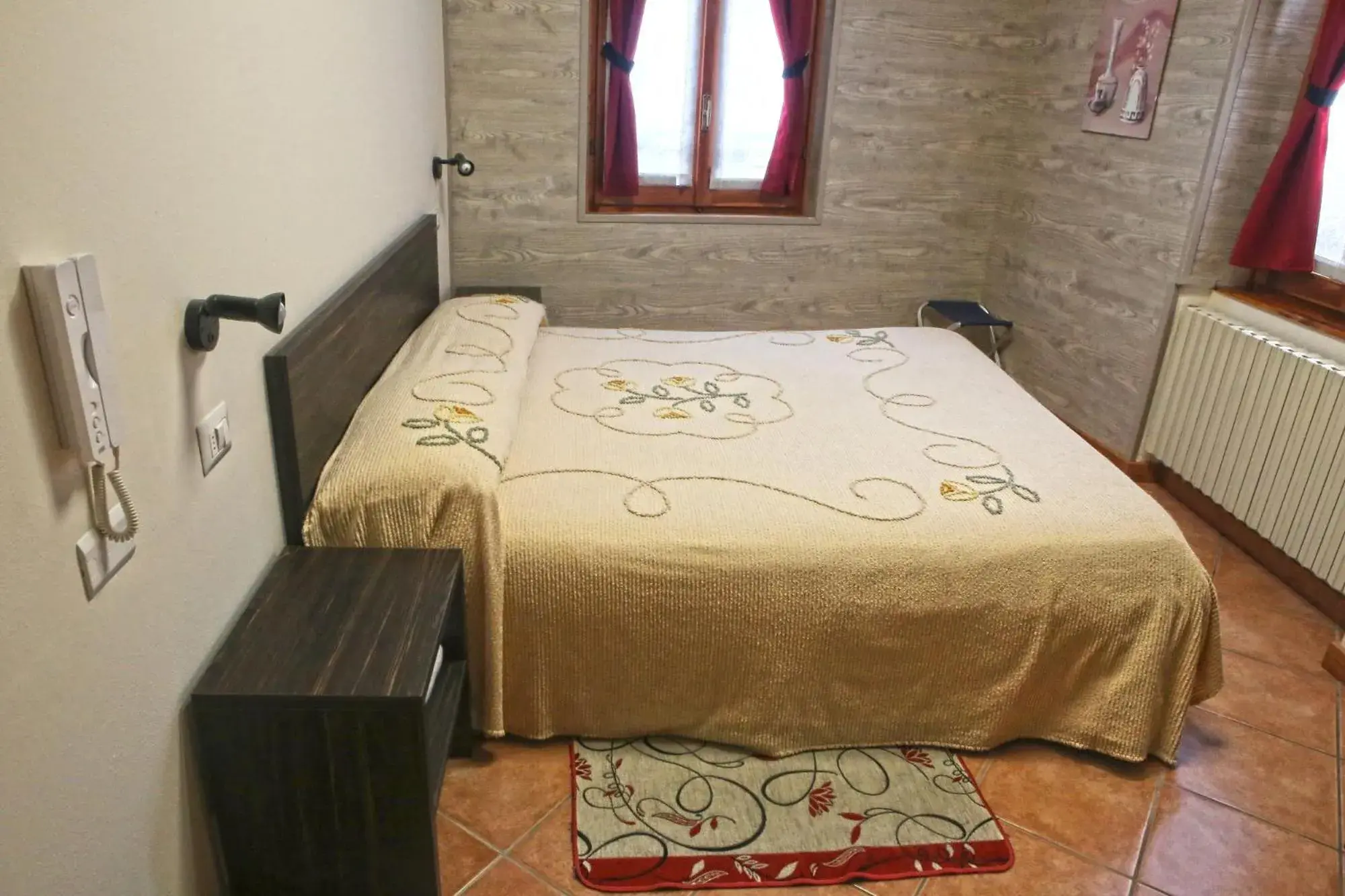 Bed in Albergo Gusmeroli